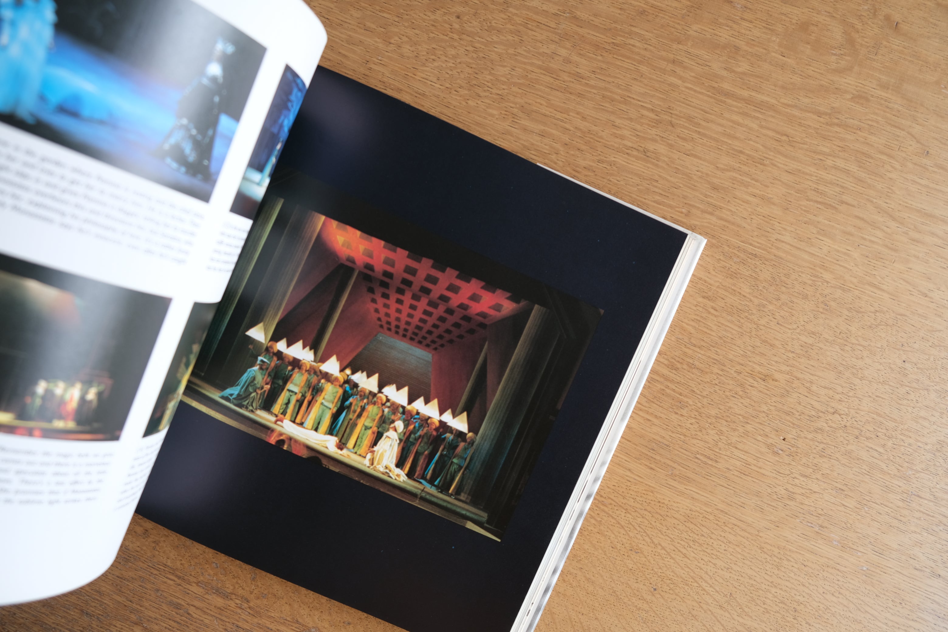 Hockney Paints the Stage|デイヴィッド・ホックニー 舞台芸術 図録 1983年 Abbeville Press 227ページ