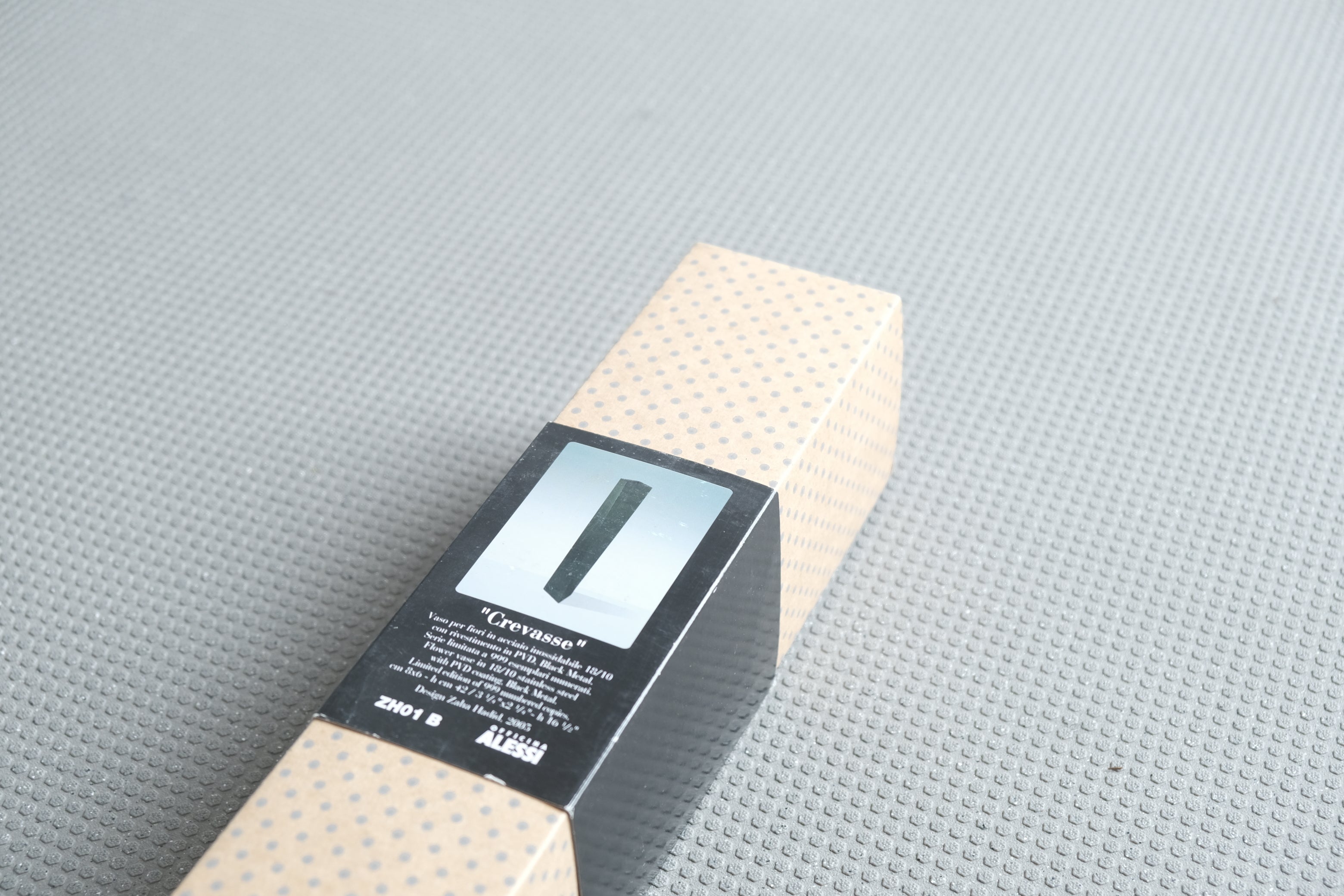 【限定品|ALESSI】ザハ・ハディッド フラワーベース “CREVASSE” ブラック エディション999