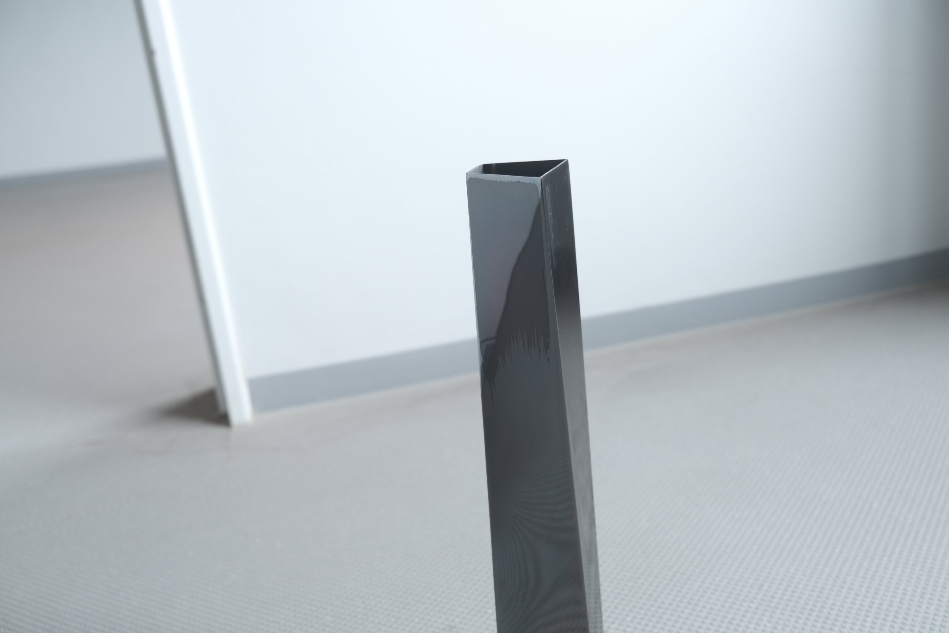 【限定品|ALESSI】ザハ・ハディッド フラワーベース “CREVASSE” ブラック エディション999