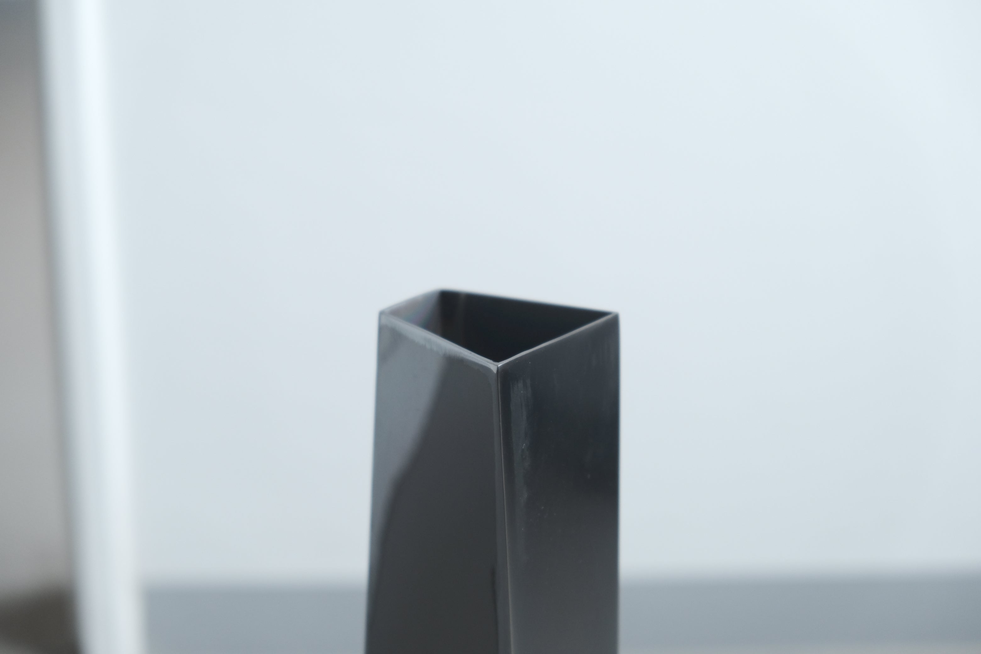 【限定品|ALESSI】ザハ・ハディッド フラワーベース “CREVASSE” ブラック エディション999