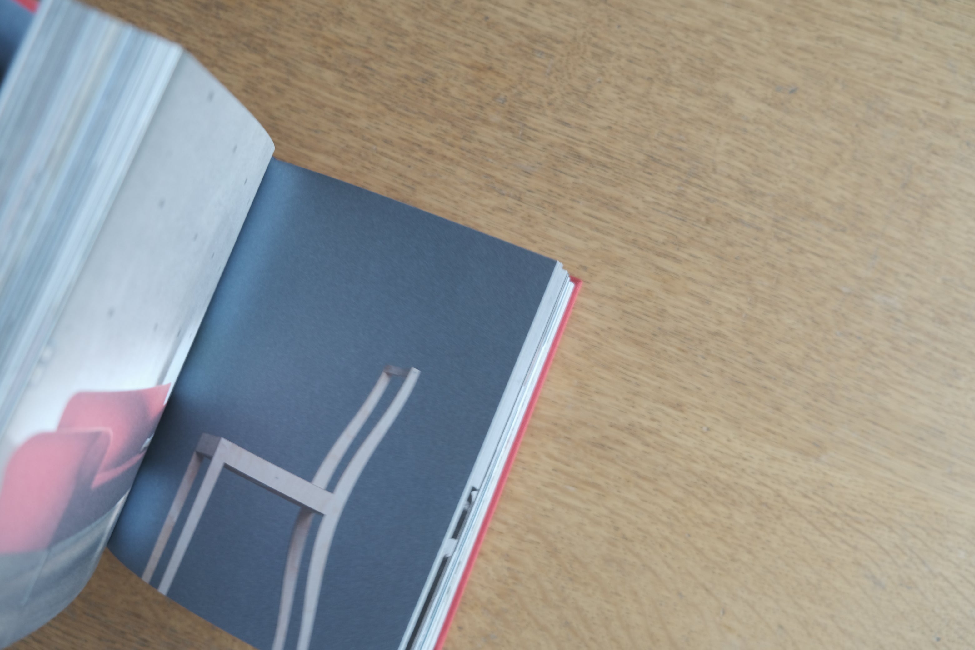 【洋書】CHAIRMAN|Rolf Fehlbaum × Tibor Kalman|ヴィトラの思想と椅子の物語