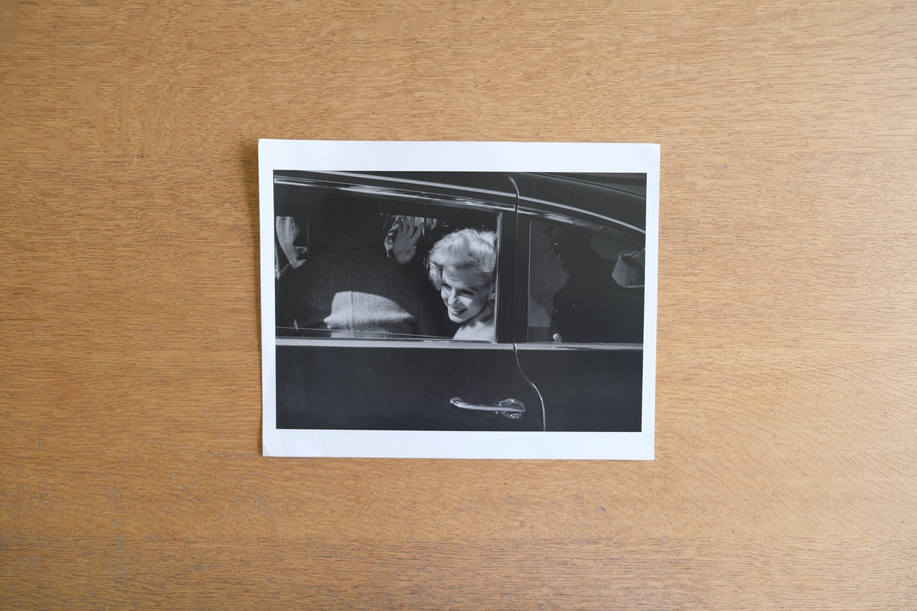 Marilyn in Cadillac|1959年 モンロー肖像 大判ポストカード(Manfred Linus)