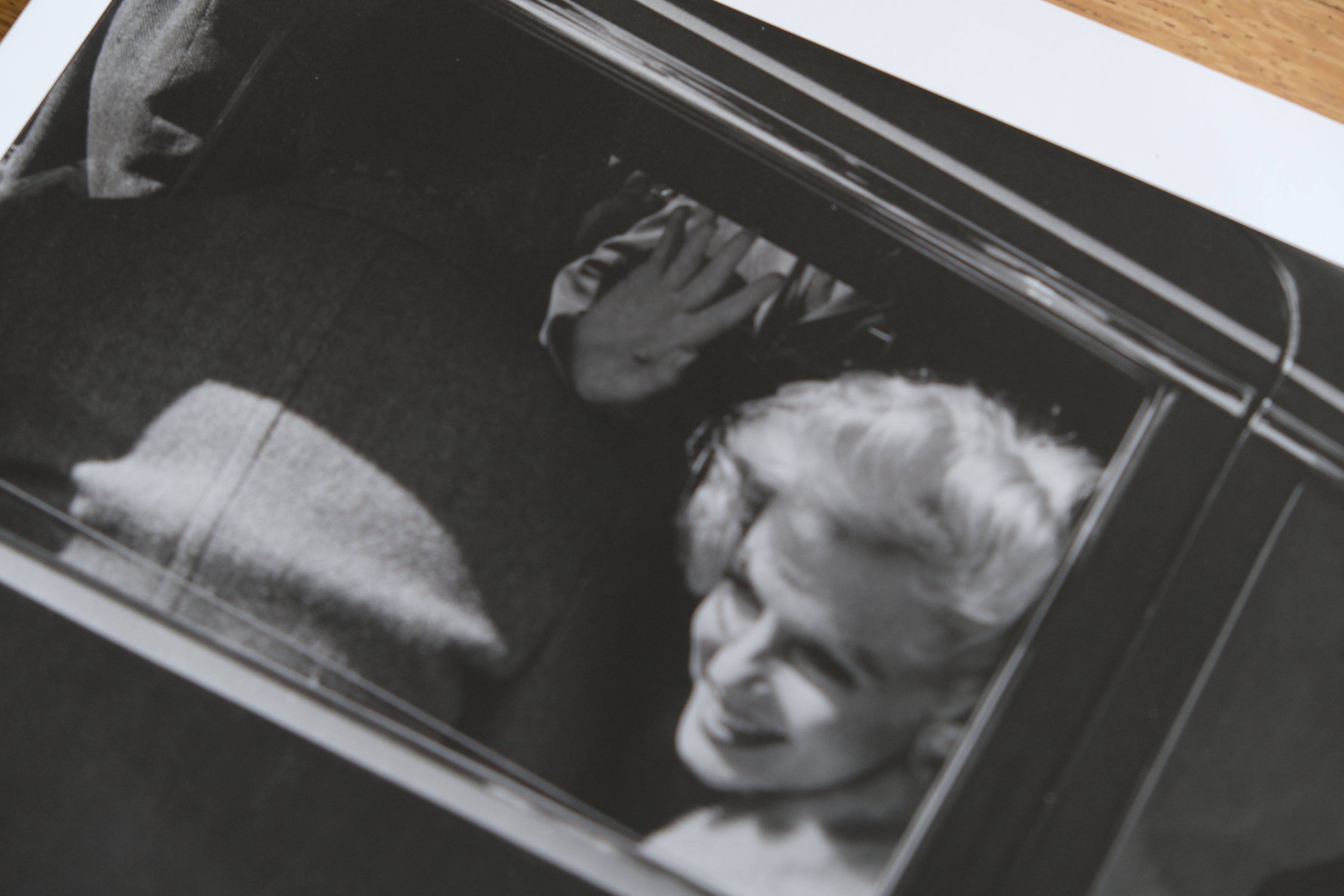 Marilyn in Cadillac|1959年 モンロー肖像 大判ポストカード(Manfred Linus)