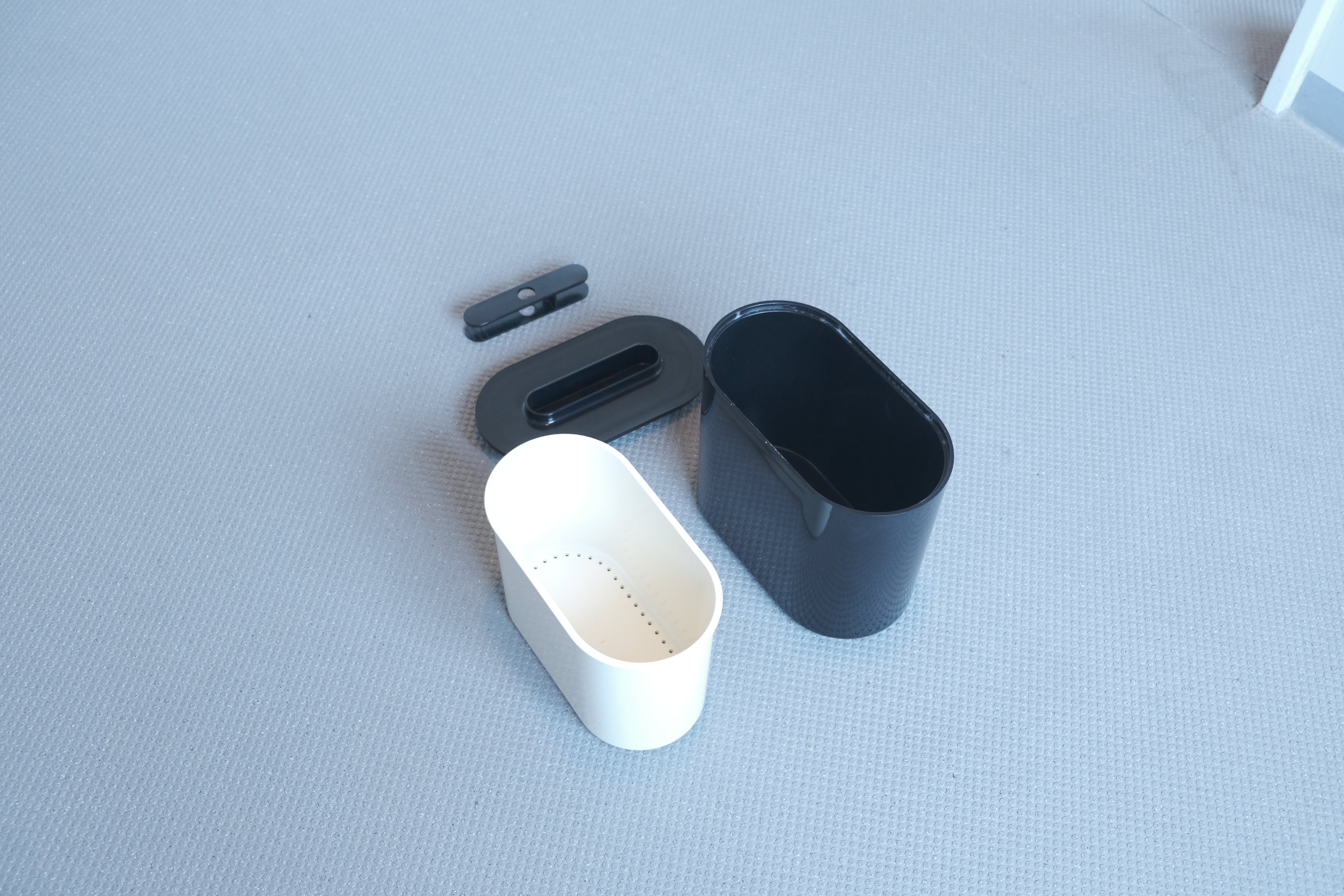 【未使用デッドストック】Kartell 4624 アイスバケット 黒|Giotto Stoppinoデザイン|イタリア製ヴィンテージジオット・ストッピーノによるKartellのアイスバケット。黒の緊張感と造形美が際立つ未使用ヴィンテージ。