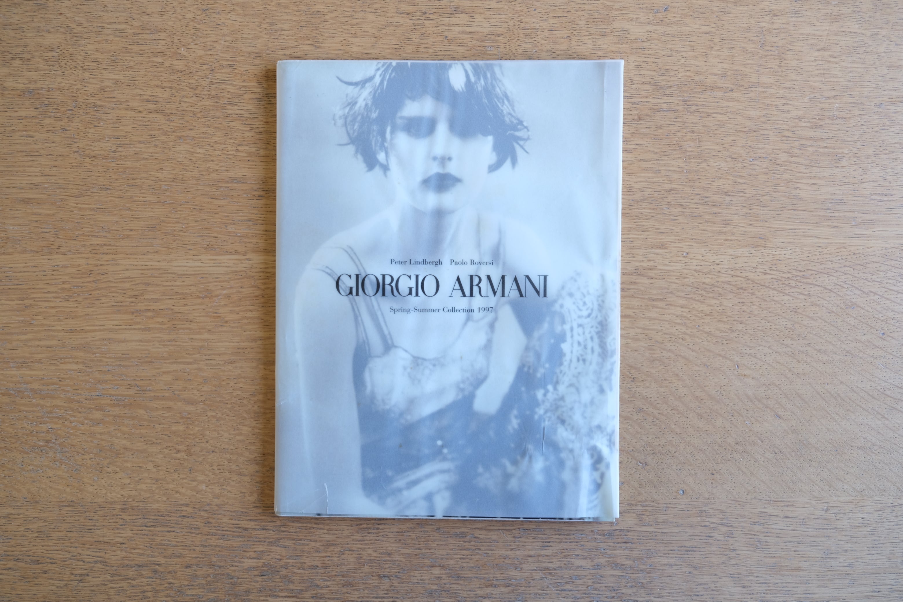 GIORGIO ARMANI 1997年春夏コレクションカタログ|Peter Lindbergh / Paolo Roversi 撮影|ソフトカバー|日英表記