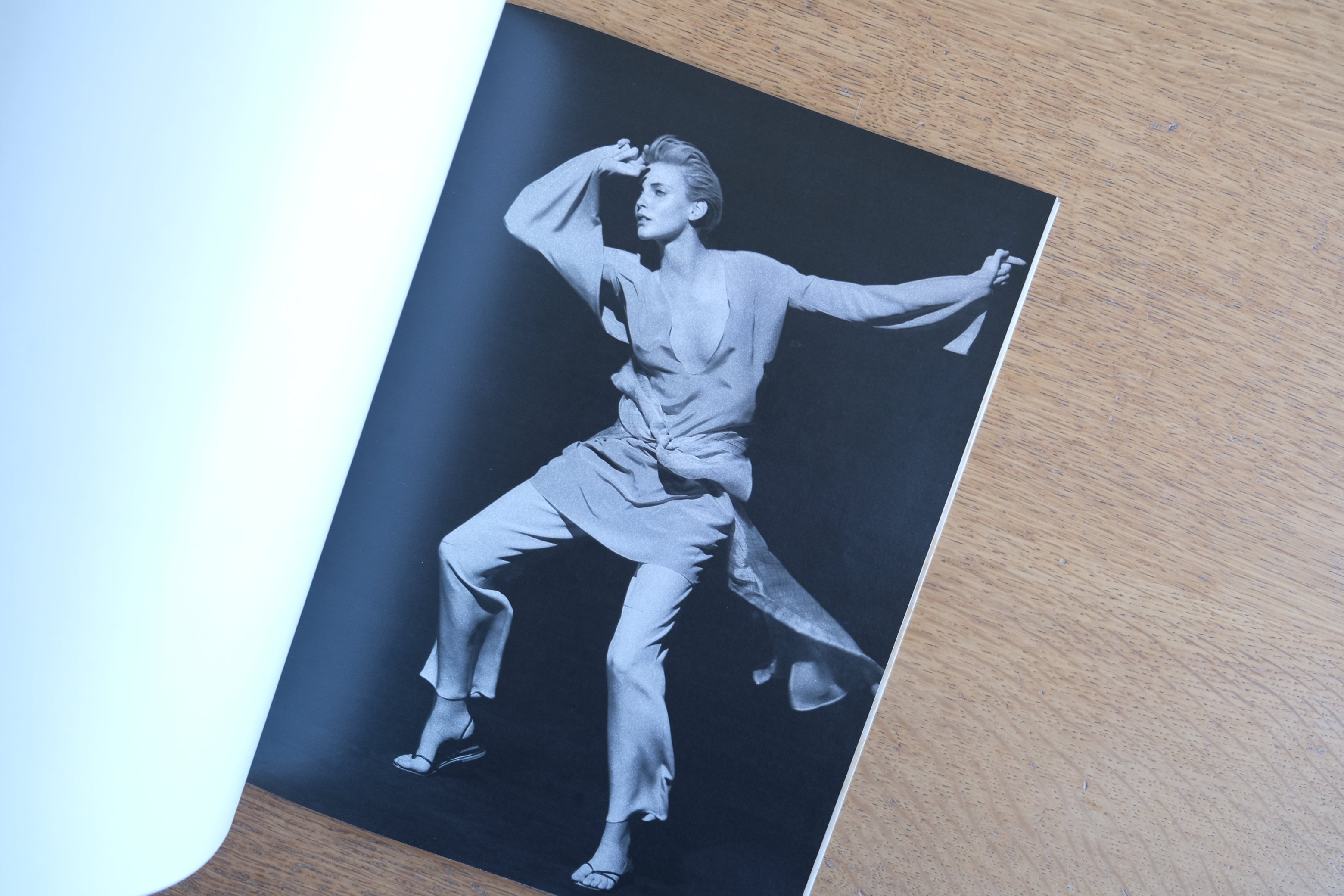 GIORGIO ARMANI 1997年春夏コレクションカタログ|Peter Lindbergh / Paolo Roversi 撮影|ソフトカバー|日英表記