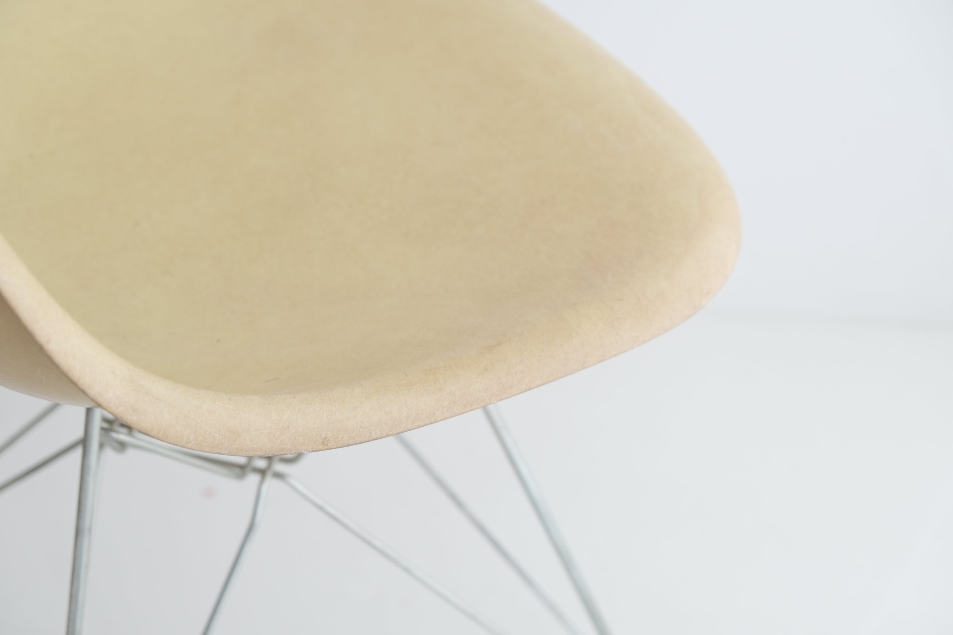 EAMES SIDE SHELL CHAIR(エッフェルベース)|イームズ サイドシェルチェア No.1〈ファイバーグラス〉