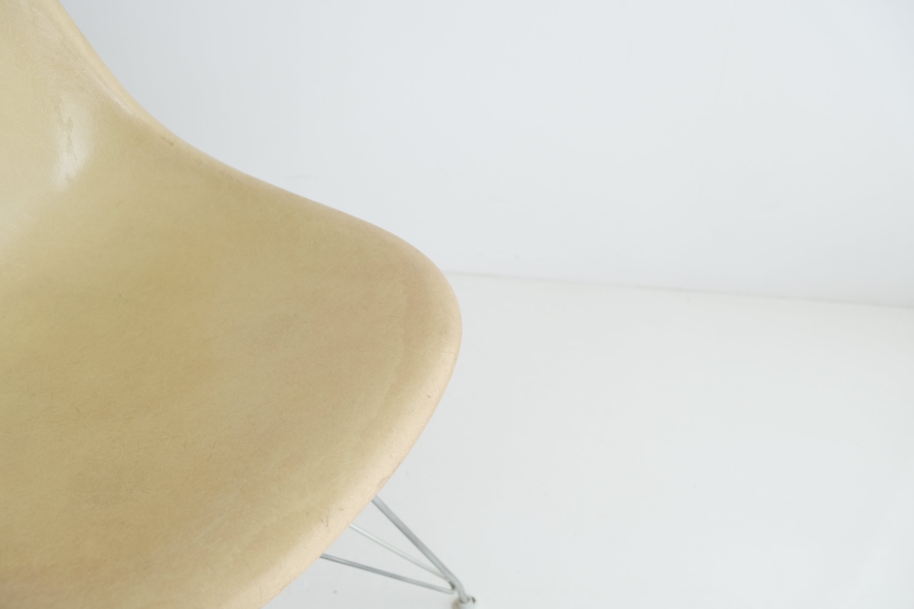 EAMES SIDE SHELL CHAIR(エッフェルベース)|イームズ サイドシェルチェア No.1〈ファイバーグラス〉