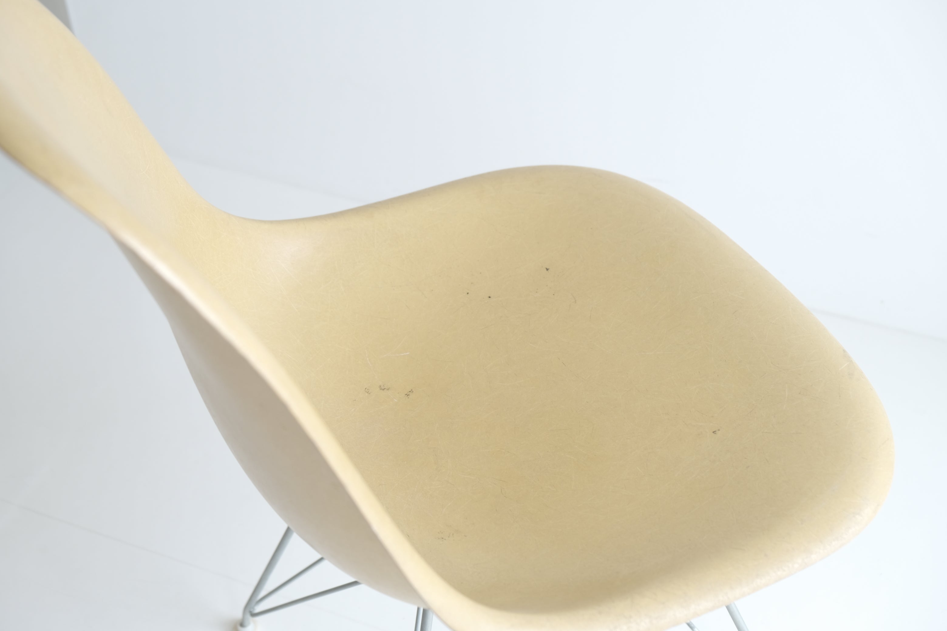 EAMES SIDE SHELL CHAIR(エッフェルベース)|イームズ サイドシェルチェア No.2〈ファイバーグラス〉