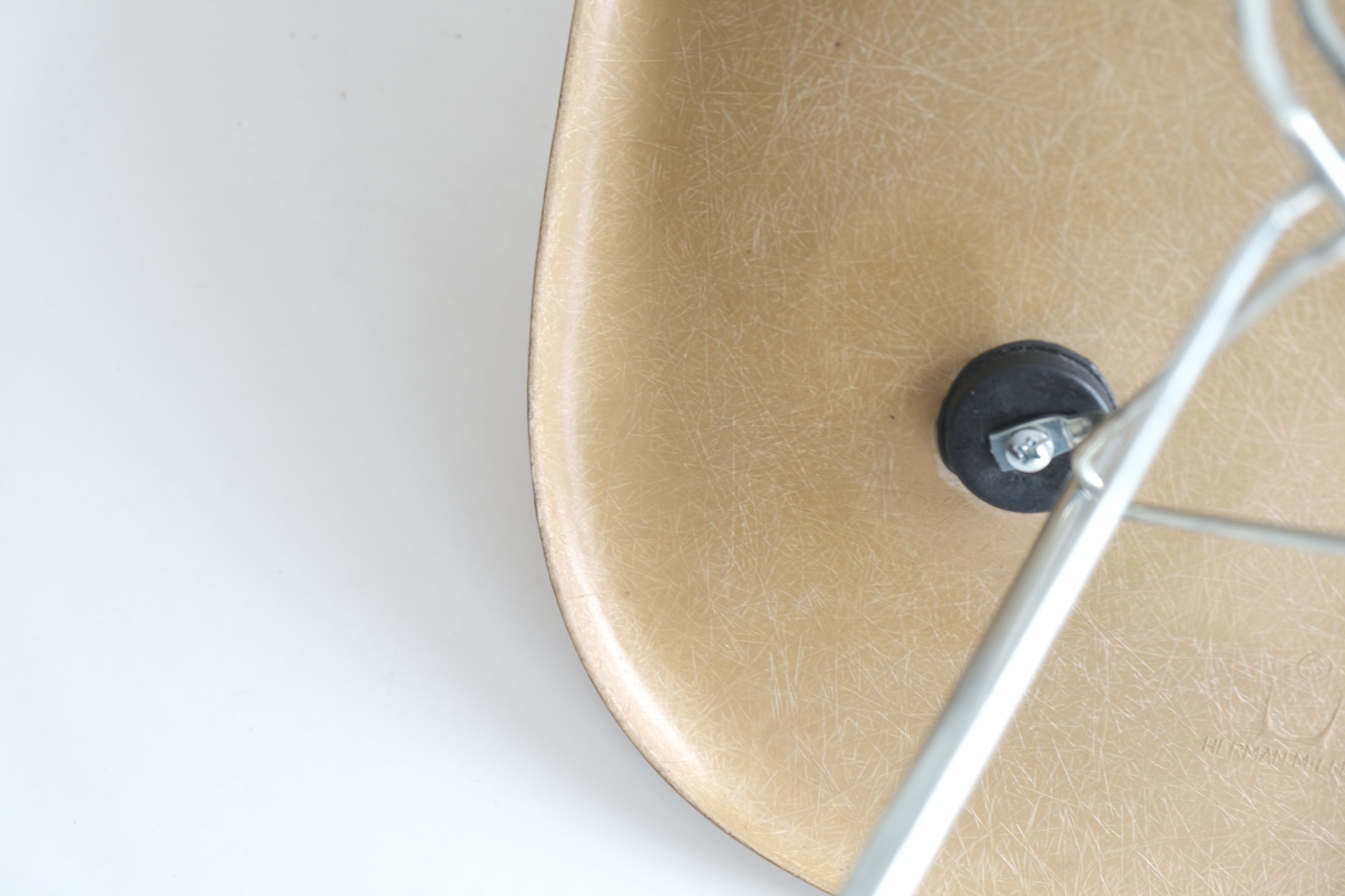 EAMES SIDE SHELL CHAIR(エッフェルベース)|イームズ サイドシェルチェア No.3〈ファイバーグラス〉