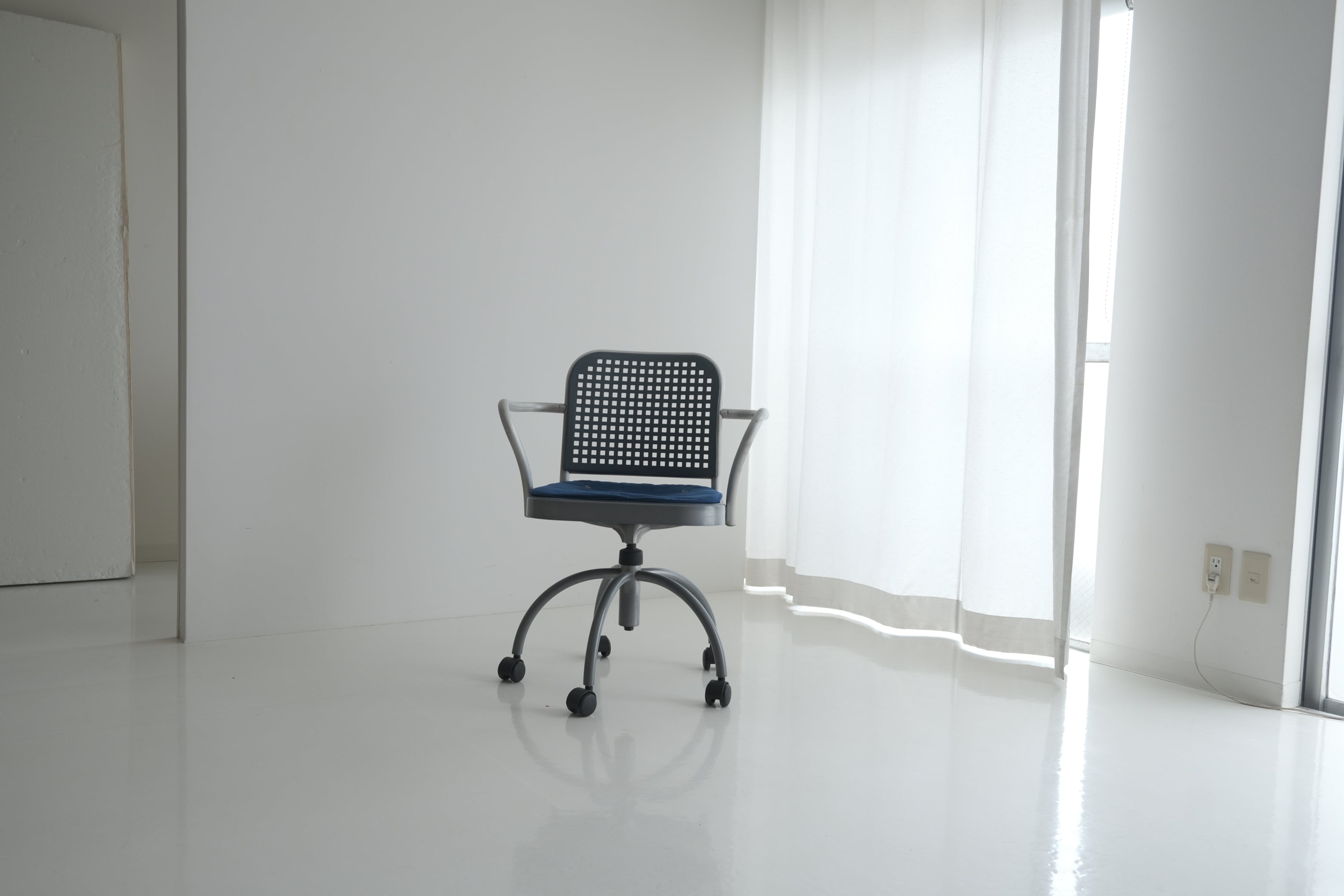 VICO MAGISTRETTI SWIVEL CHAIR No.2|ヴィコ・マジストレッティ 回転チェア(De Padova)