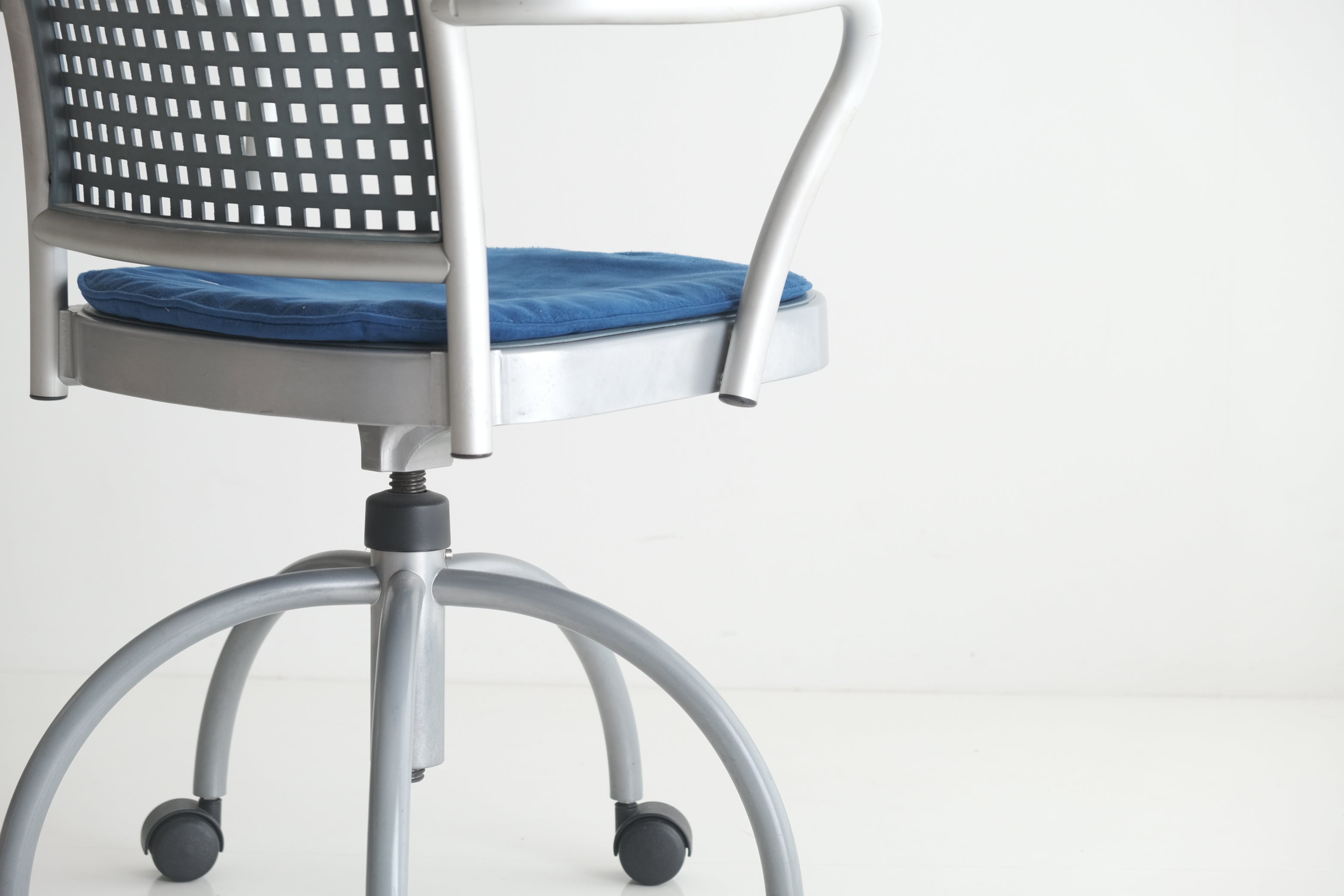 VICO MAGISTRETTI SWIVEL CHAIR No.2|ヴィコ・マジストレッティ 回転チェア(De Padova)