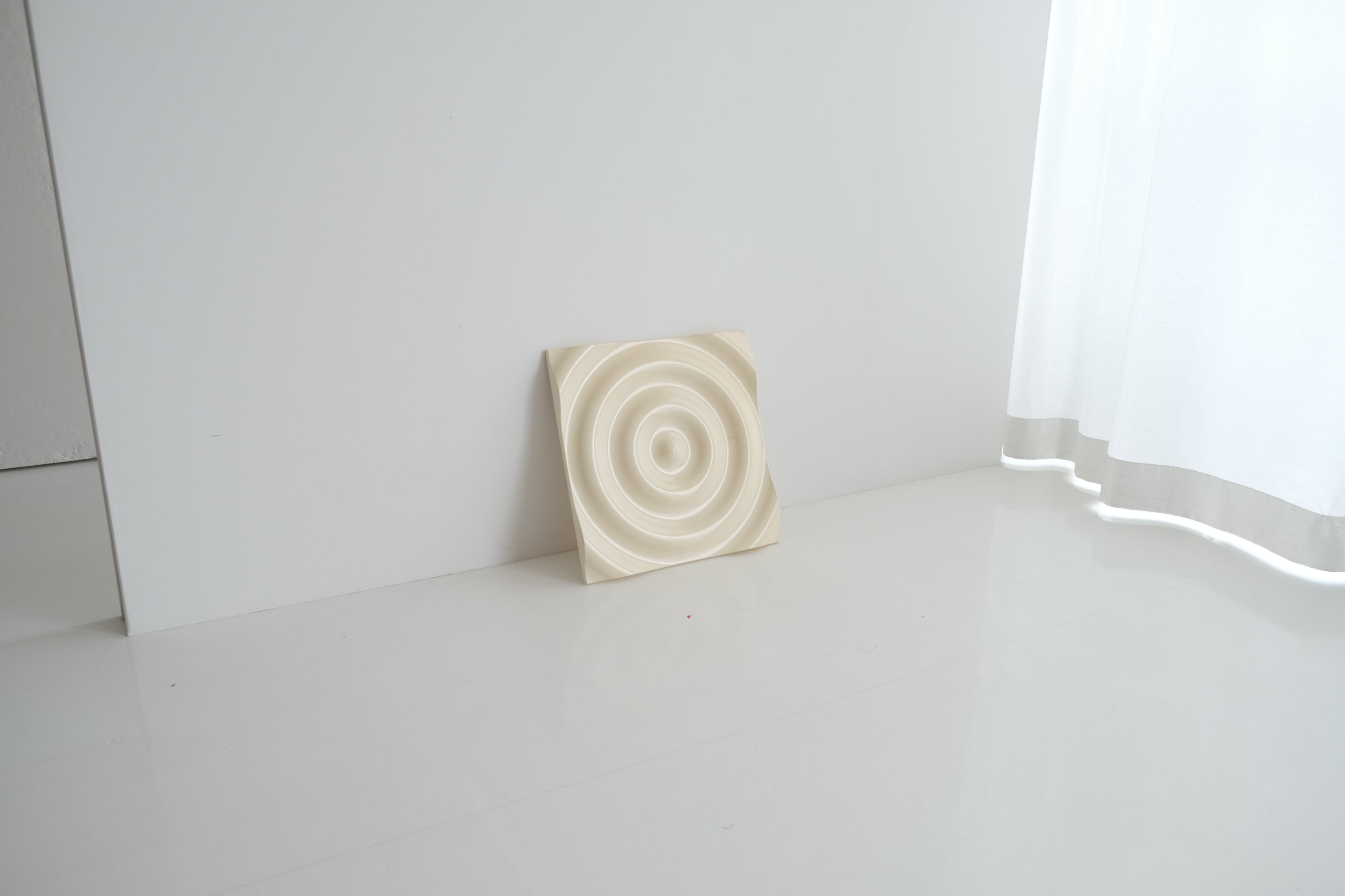 Ripple|Ross McBride センターピースとして佇む静謐なアートパネル