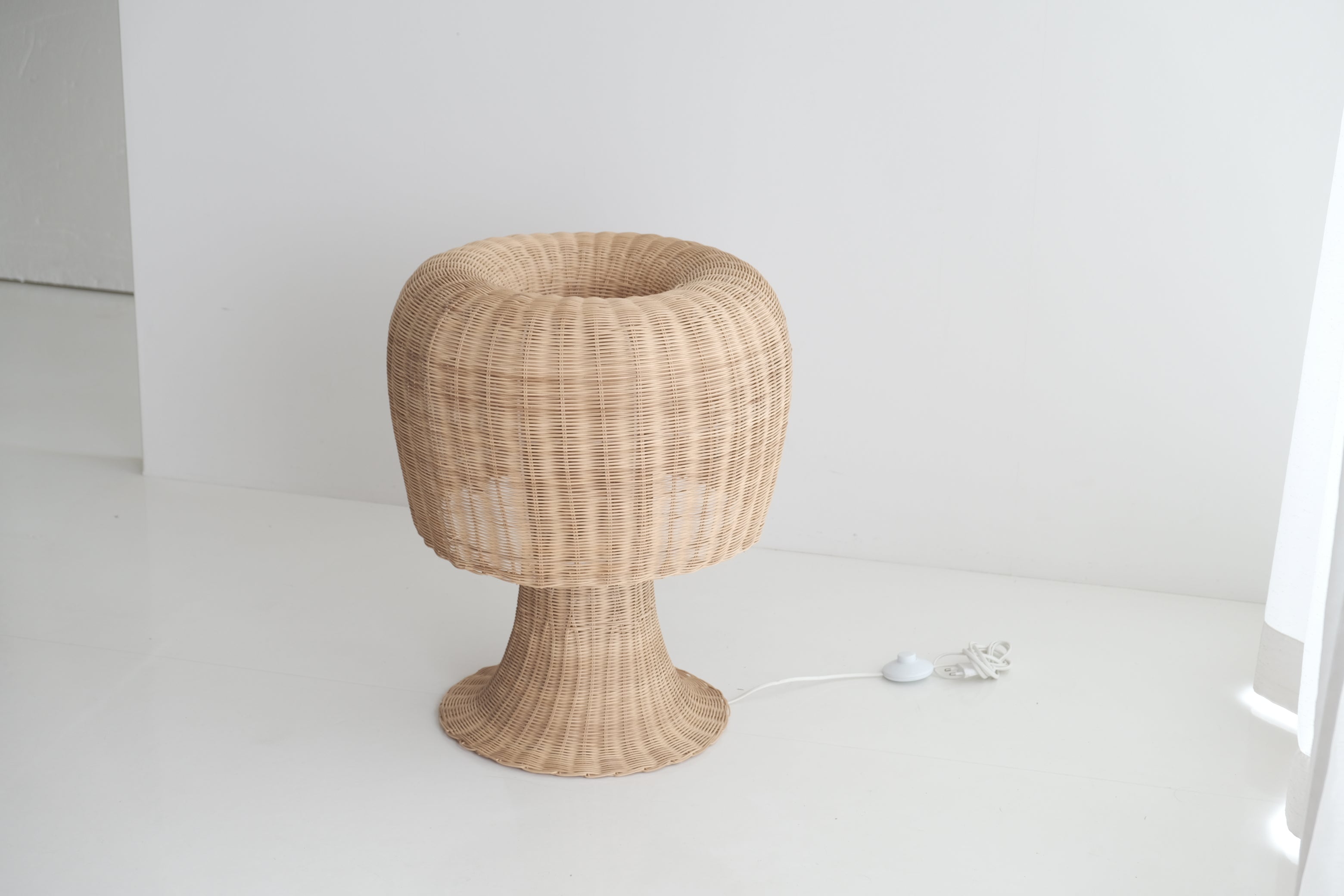 Amanita FC23 ラタンフロアランプ|カンパーナ兄弟 × Alessi