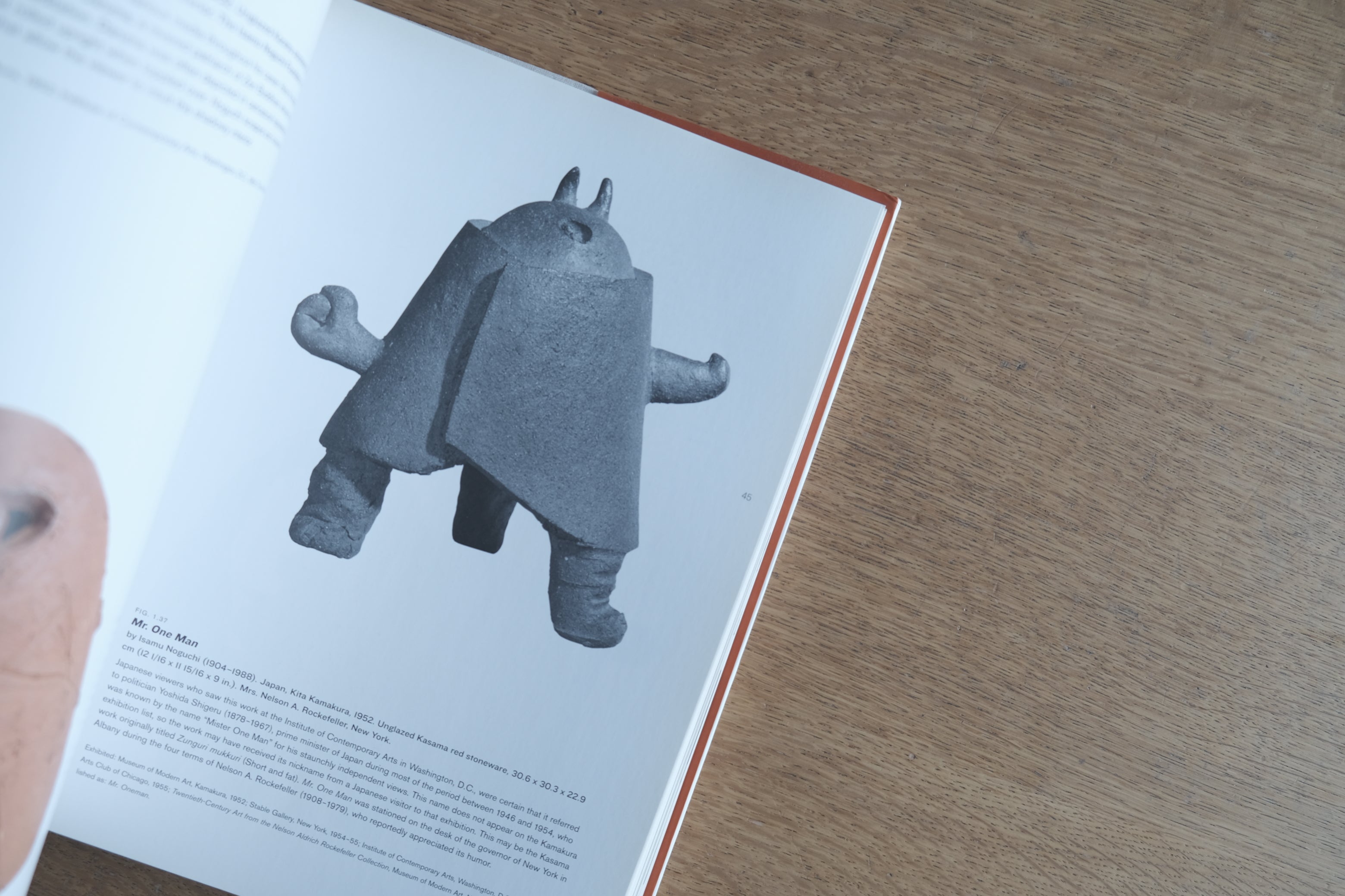 Isamu Noguchi and Modern Japanese Ceramics ─ イサム・ノグチの日本陶芸(2003年・UC Press)