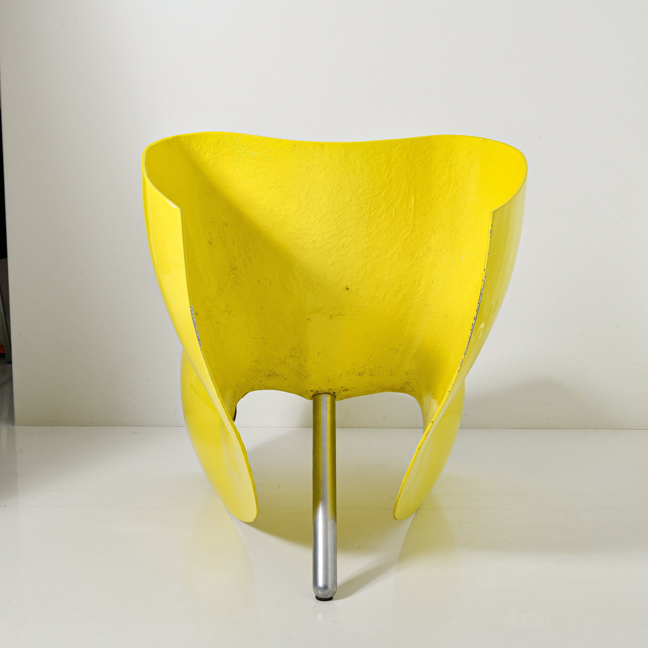静けさを宿す一脚|マーク・ニューソン《Felt Chair》Cappellini