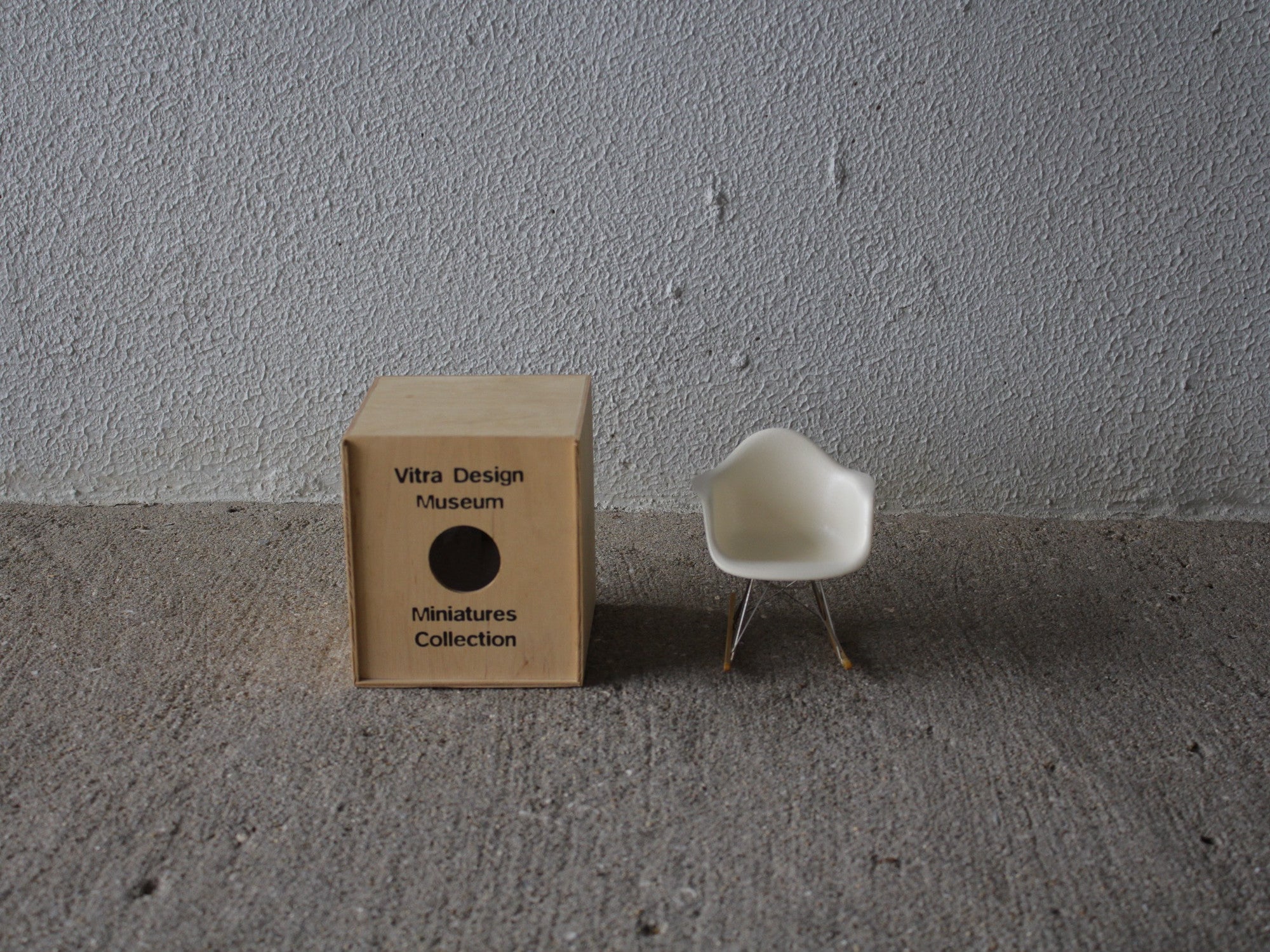 Charles & Ray Eames RAR ミニチュアチェア|Vitra製|1/6スケール|イームズ ロッキングチェア ヴィトラ社 正規品