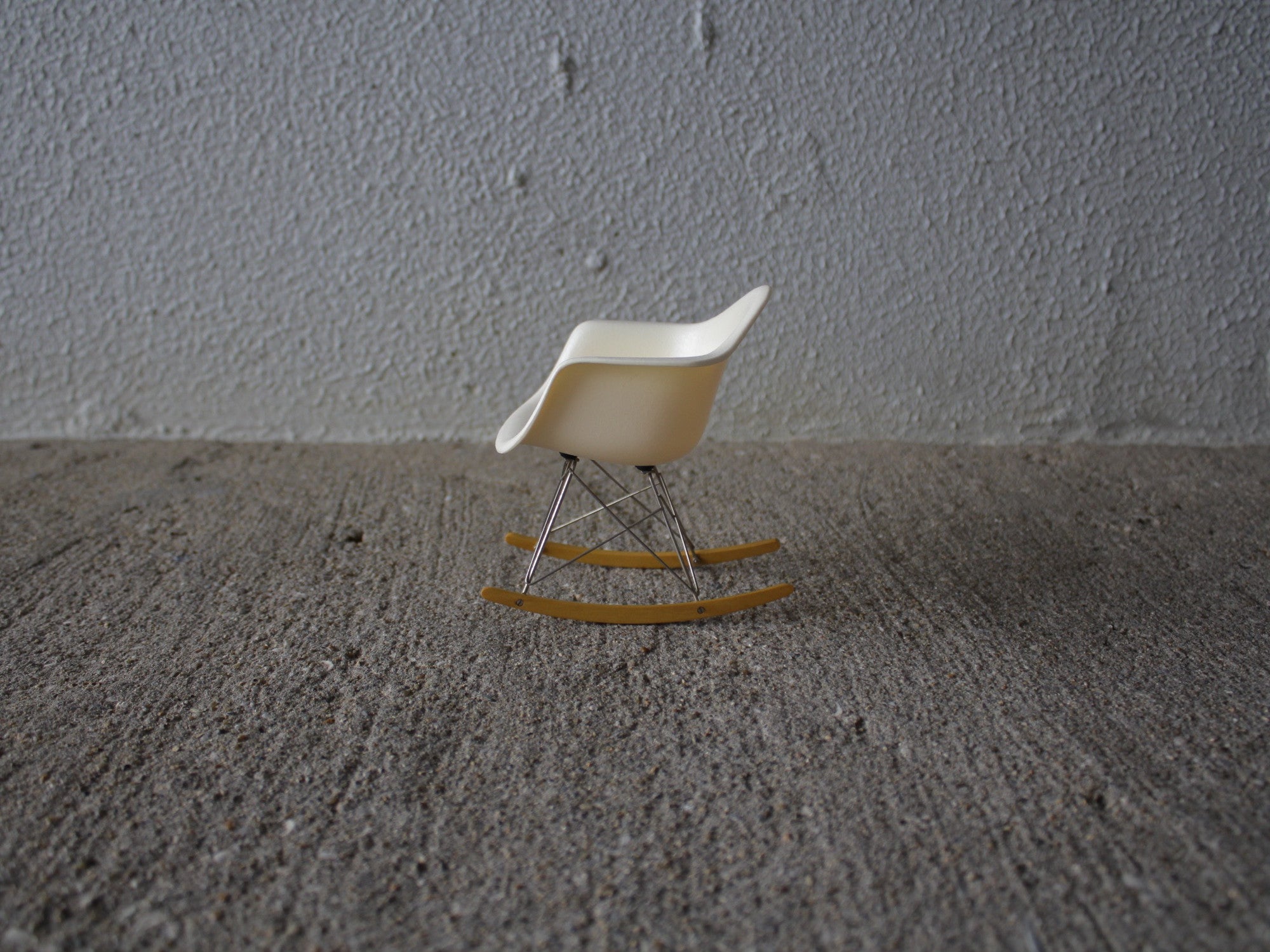 Charles & Ray Eames RAR ミニチュアチェア|Vitra製|1/6スケール|イームズ ロッキングチェア ヴィトラ社 正規品
