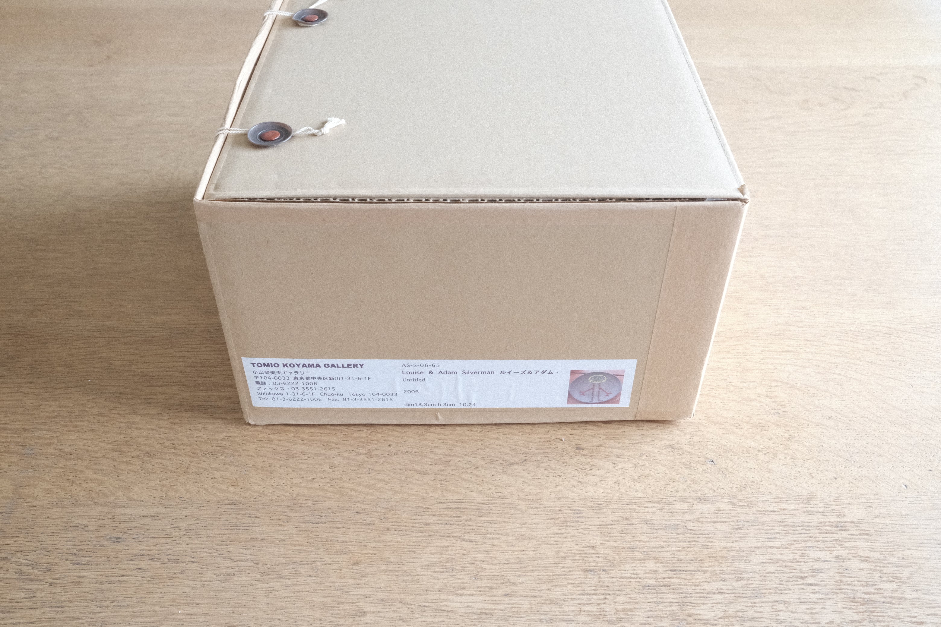 アダム・シルヴァーマン × ルイーズ・ボネット|刺繍が施された陶芸アートピース「untitled」2006年制作