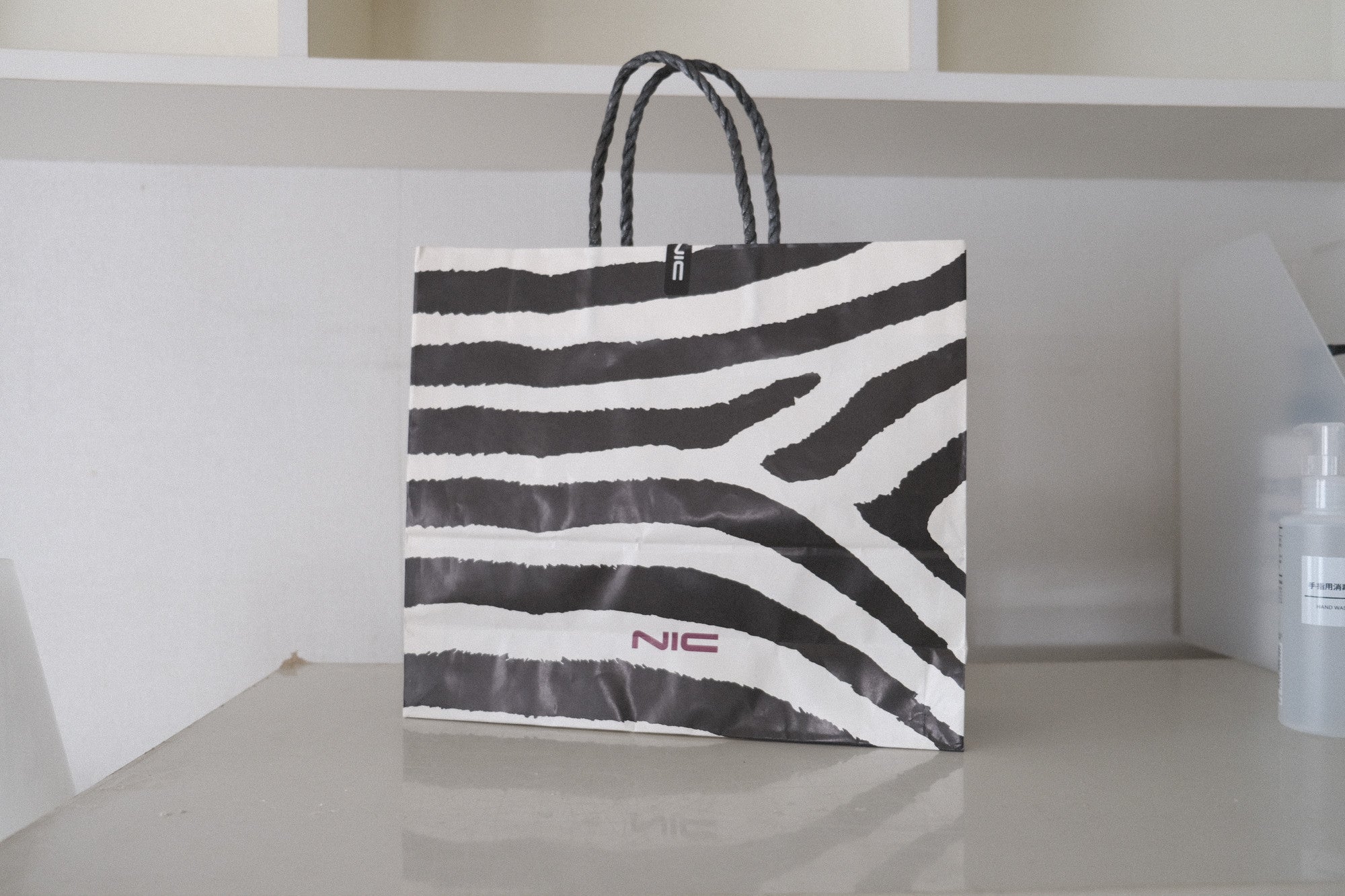 NIC オリジナル紙袋|福岡・天神 NICインテリアショップ|ゼブラ柄|アーカイブ保管品