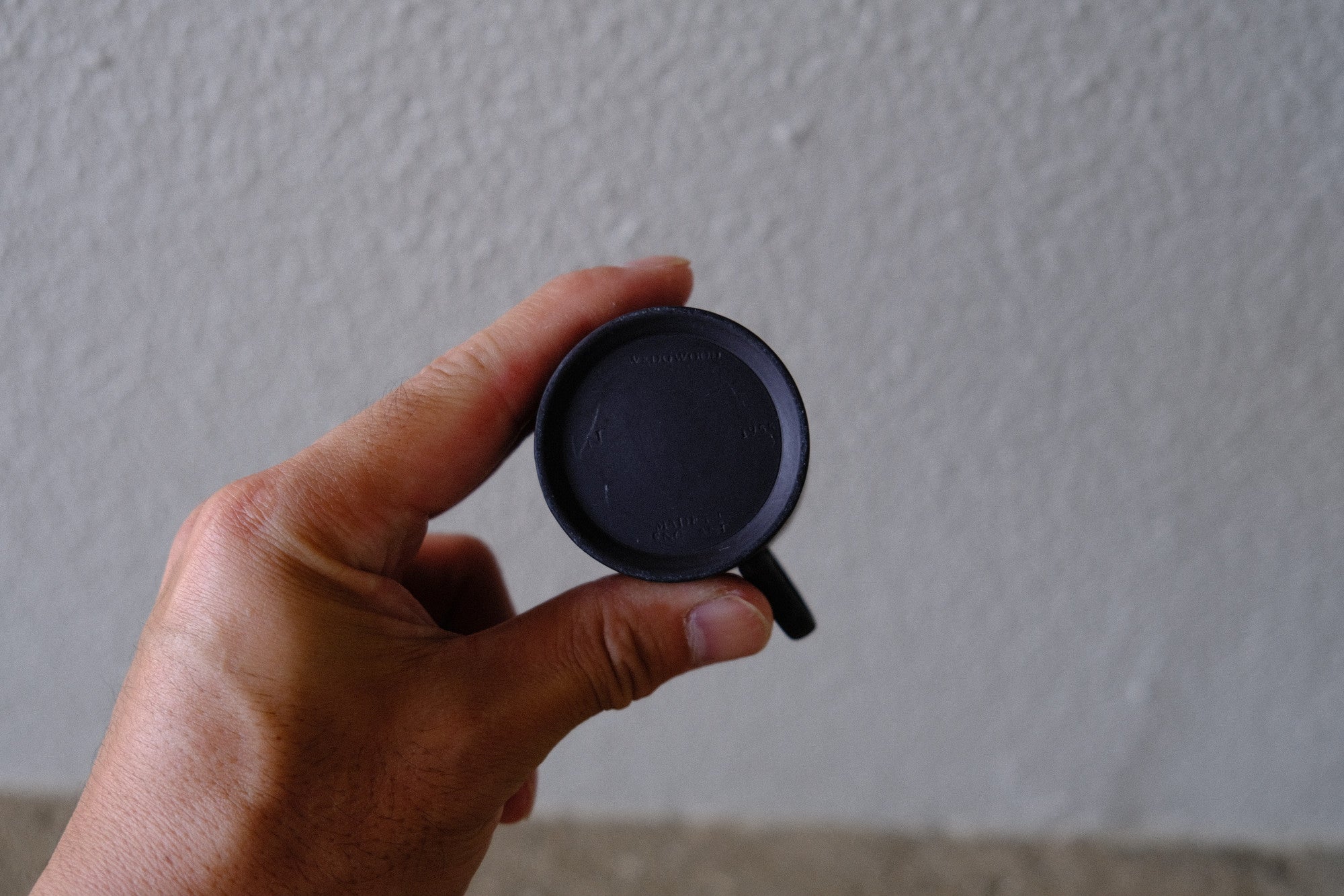 【3客セット】WEDGWOOD ブラックバサルト デミタスカップ&ソーサー|永遠の黒が描く静寂の美