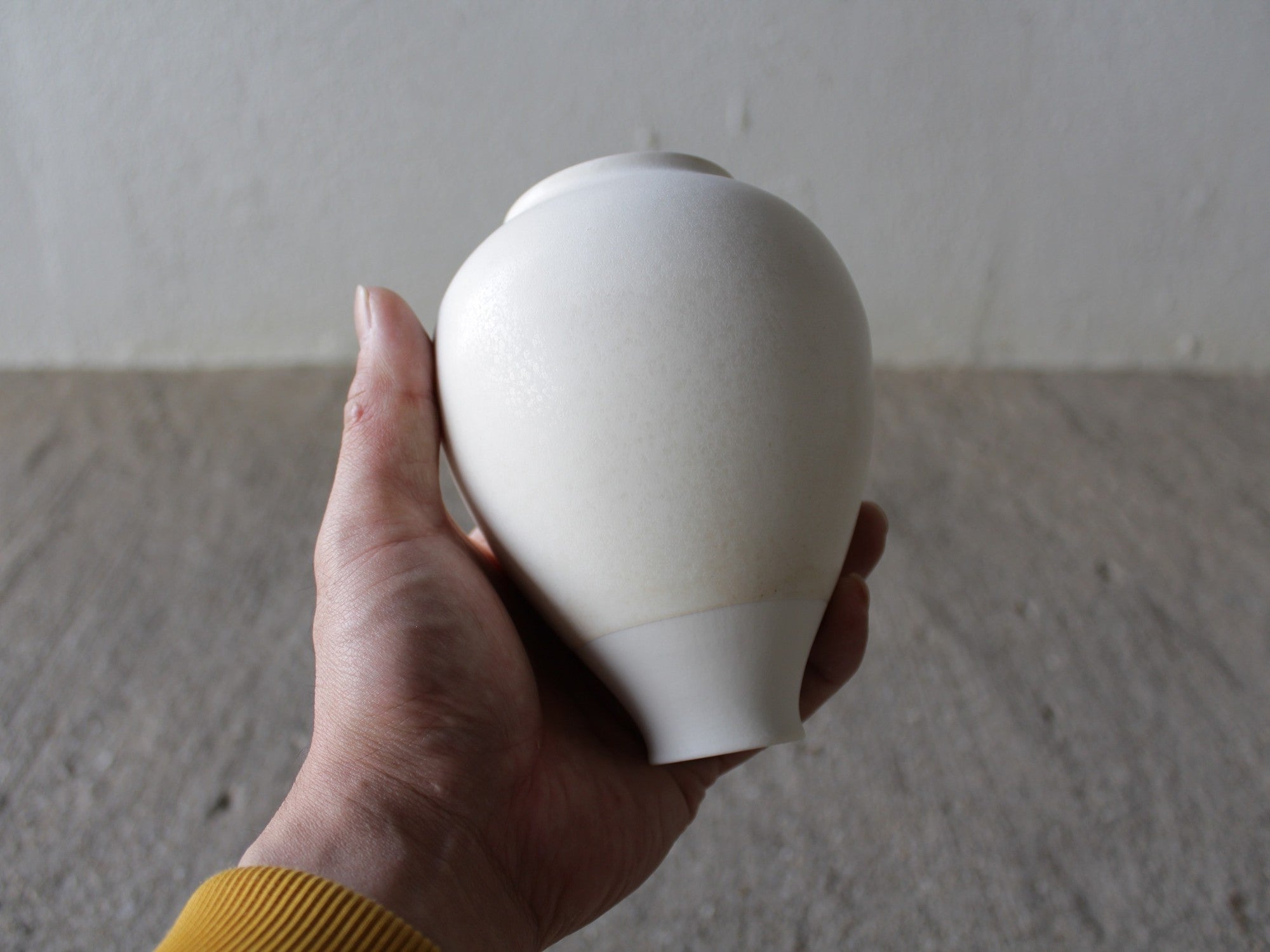 グイド・デ・ザン本人制作|白磁の花器 一点物アート作品【ミラノのアトリエから】