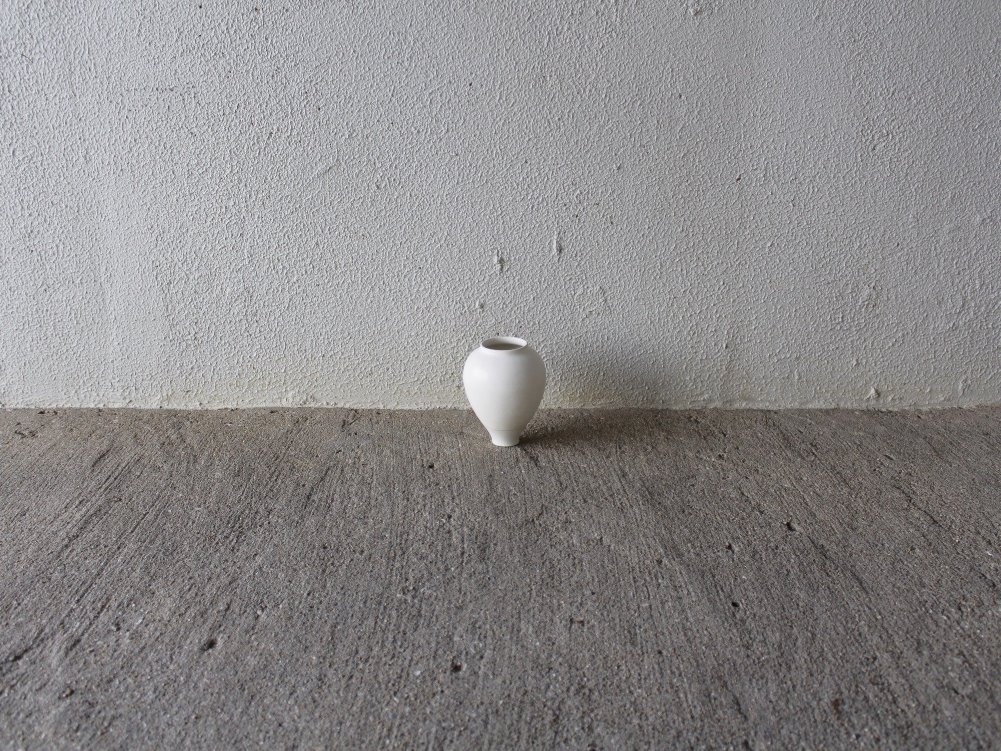 グイド・デ・ザン本人制作|白磁の花器 一点物アート作品【ミラノのアトリエから】