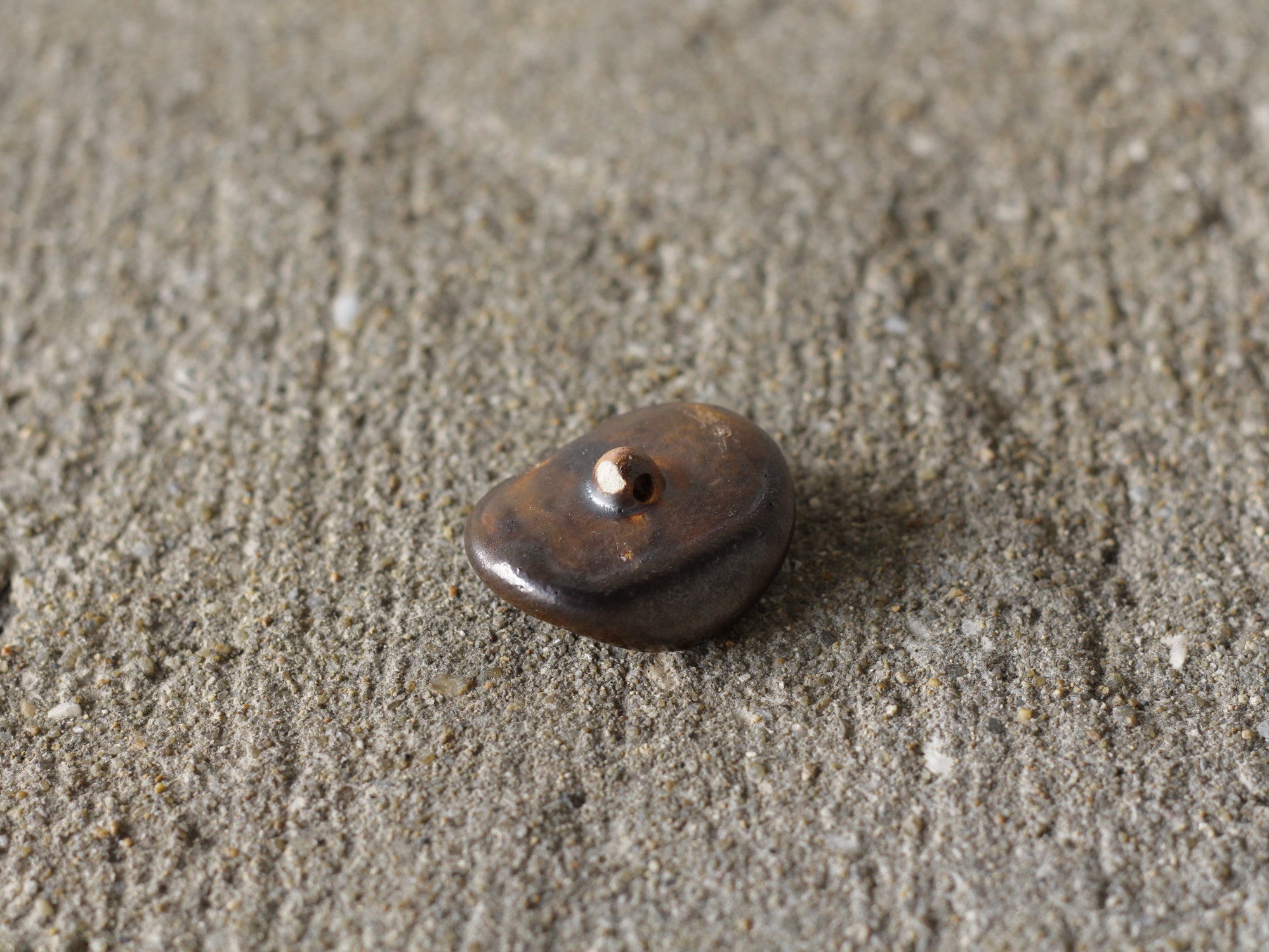 Lucie Rie ボタン|芸術新潮2010年 読者限定プレゼント|英国陶芸の逸品
