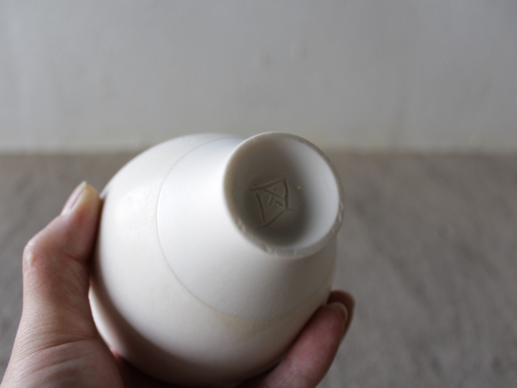 グイド・デ・ザン本人制作|白磁の花器 一点物アート作品【ミラノのアトリエから】