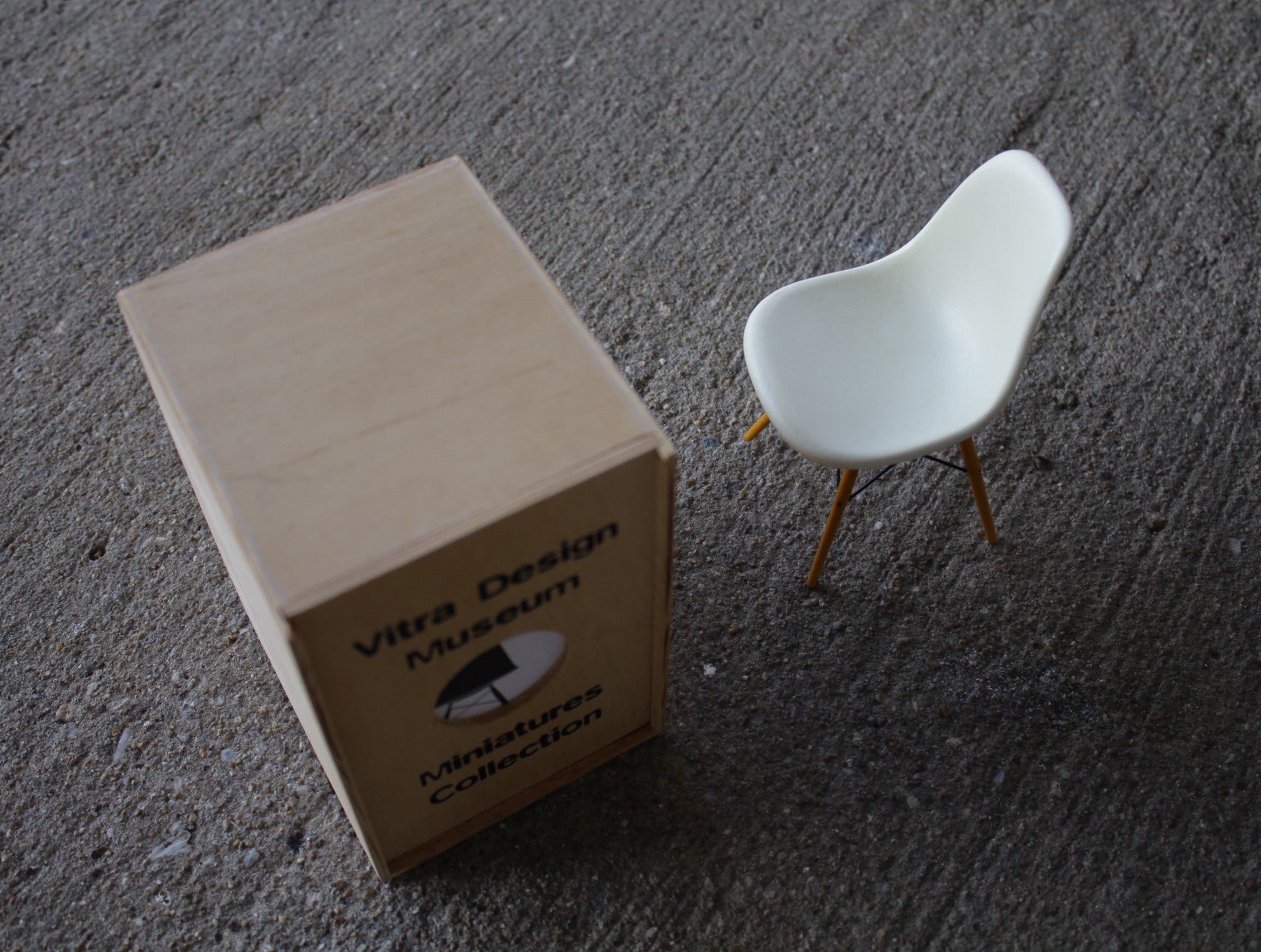 Charles & Ray Eames DSW ミニチュアチェア|Vitra製|1/6スケール|イームズ ヴィトラ社 正規品