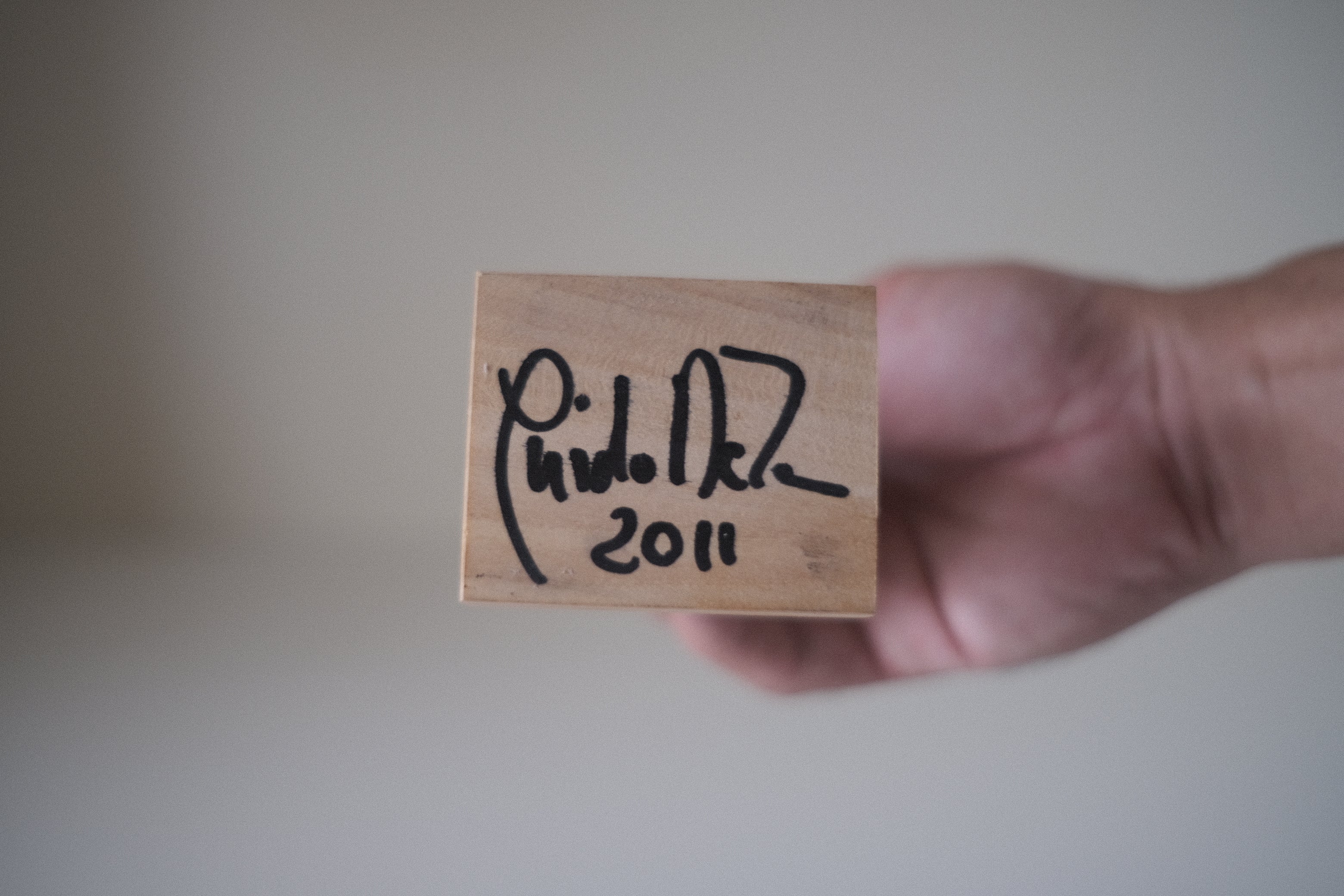 グイド・デ・ザン|青い記憶の人影 ― 静寂のなかに響く、遠い日の旋律