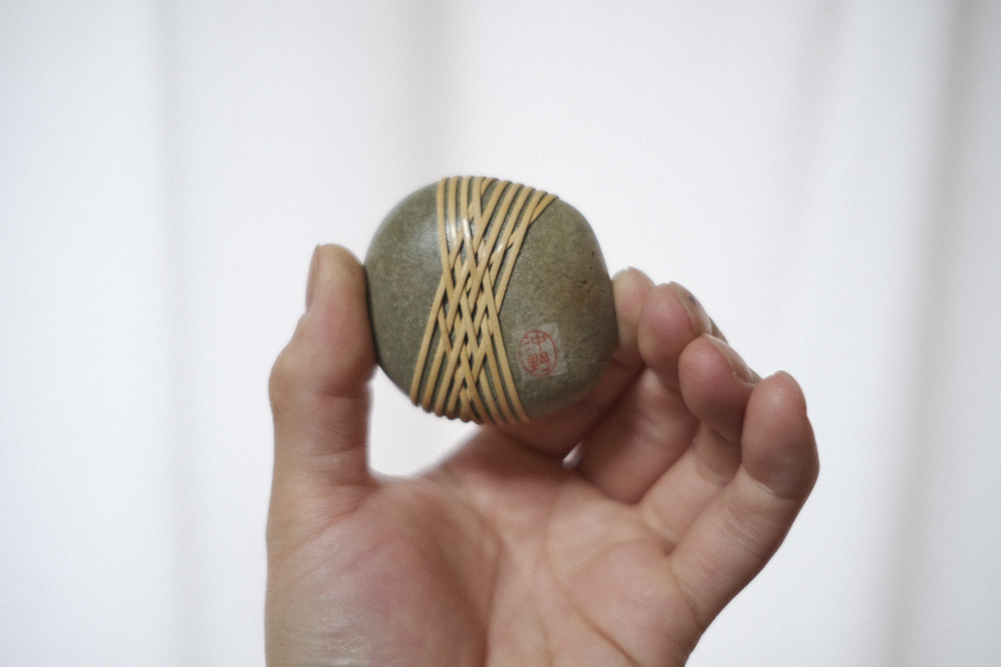 Shizu Designs 石のオブジェ 2(M)|日本の結び × 自然石|バークレー発の静謐な造形