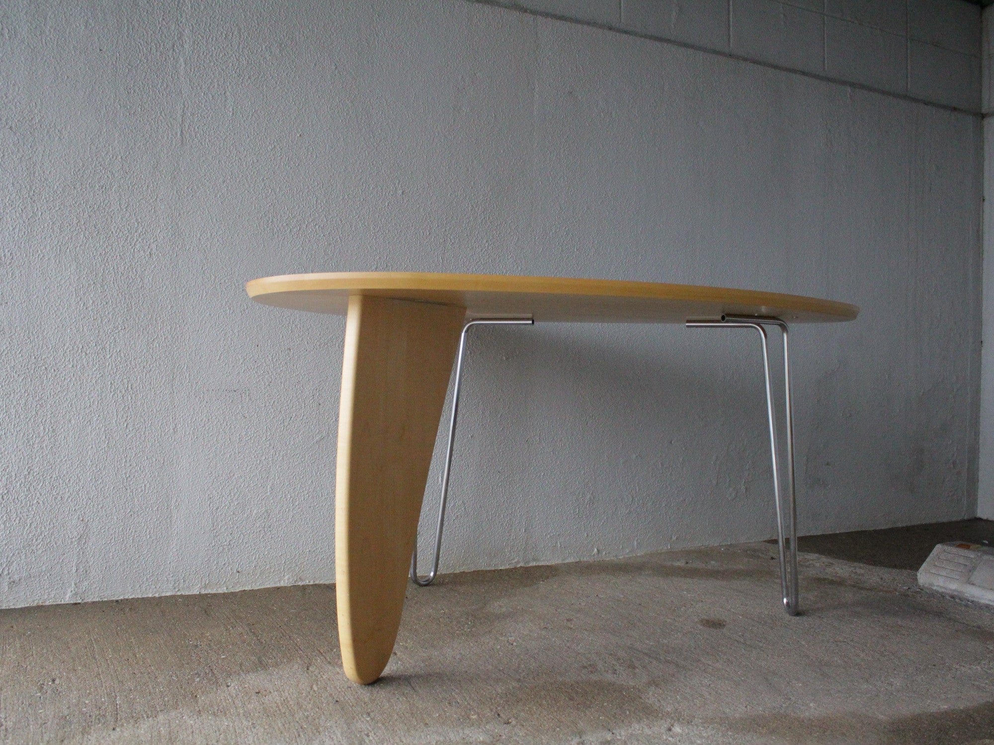 ISAMU NOGUCHI《FIN TABLE》Vitra復刻|イサム・ノグチ フィンテーブル|彫刻的フォルムの名作テーブル