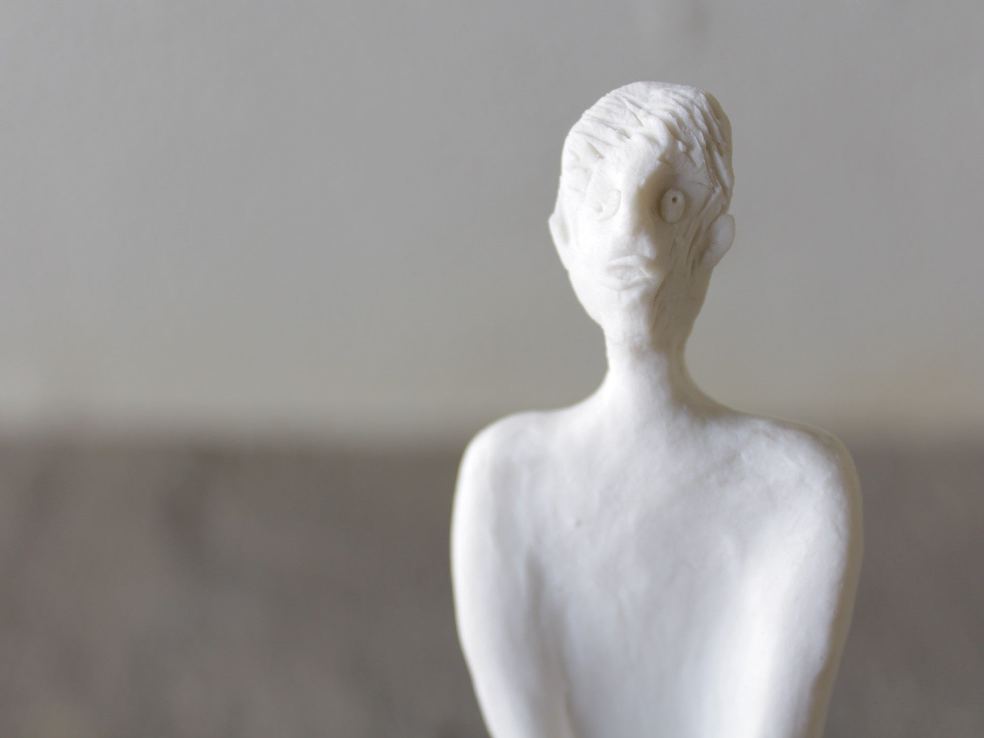 Guido De Zan|人物像シリーズ 静謐をまとう陶彫アート/ミラノ生まれの美しい佇まい