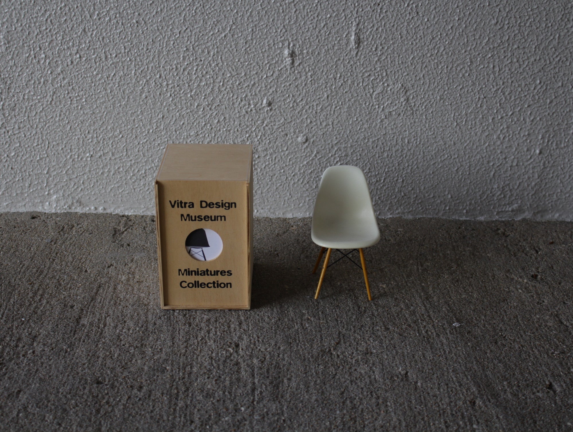 Charles & Ray Eames DSW ミニチュアチェア|Vitra製|1/6スケール|イームズ ヴィトラ社 正規品