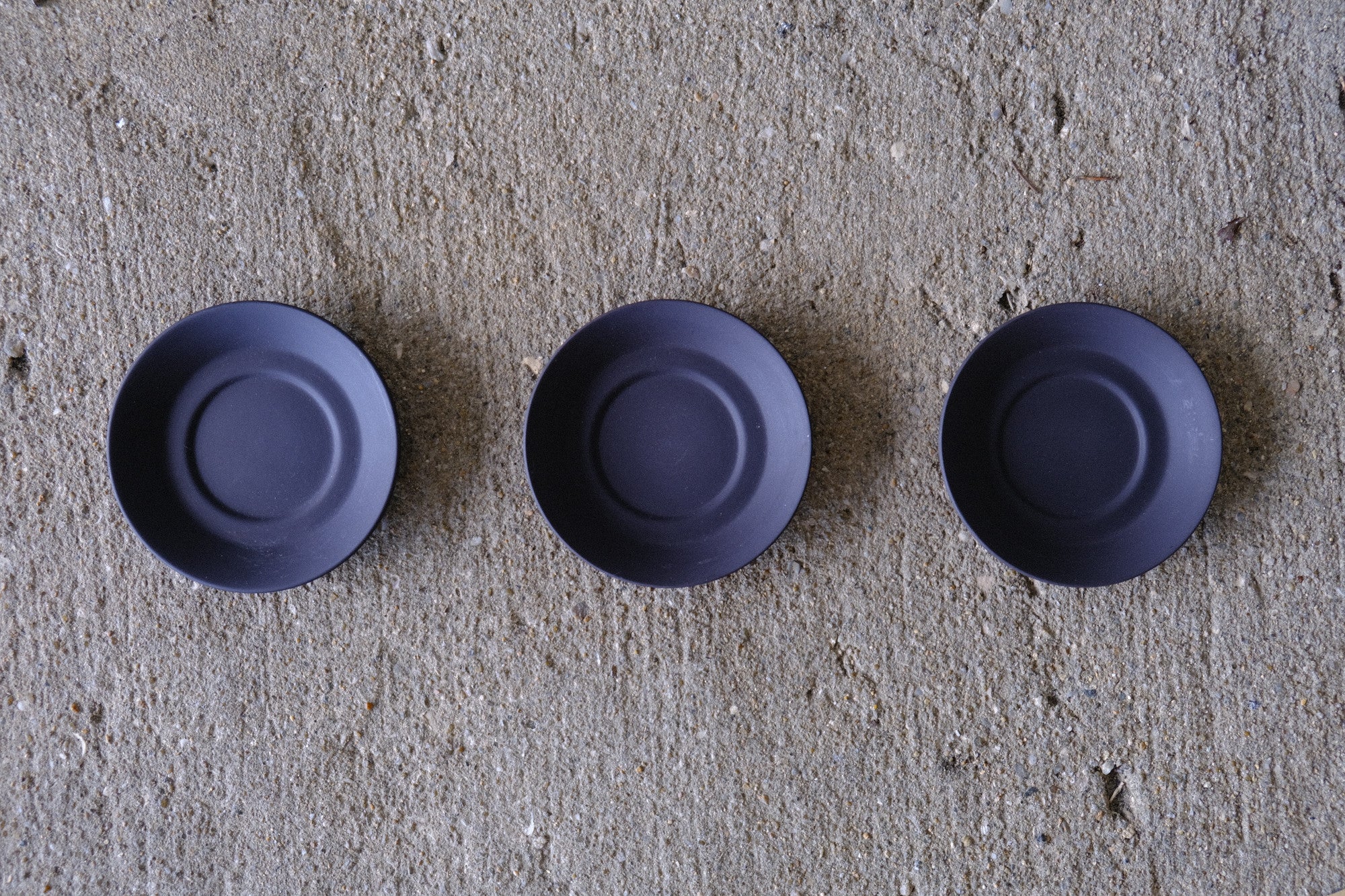 【3客セット】WEDGWOOD ブラックバサルト デミタスカップ&ソーサー|永遠の黒が描く静寂の美