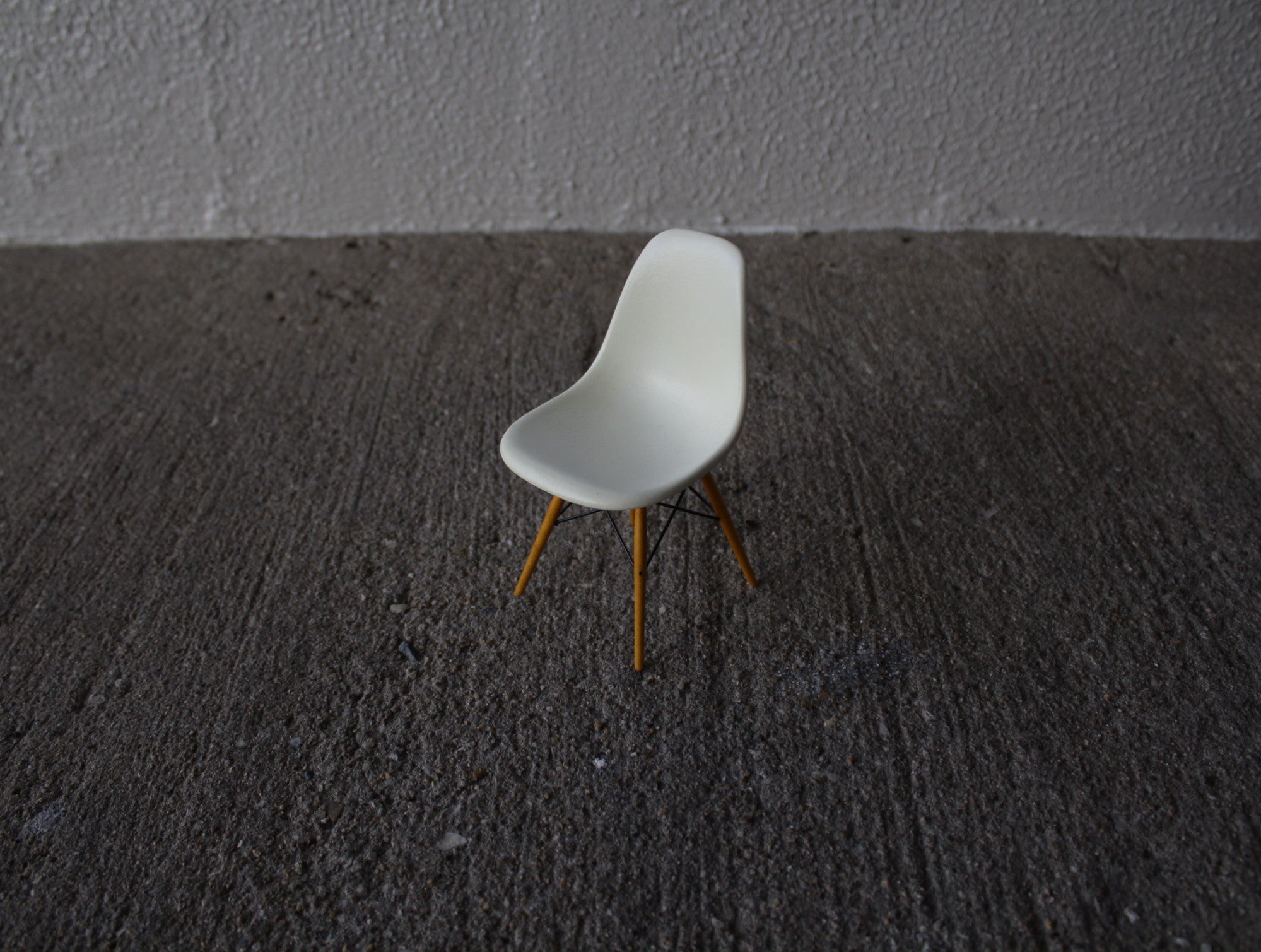 Charles & Ray Eames DSW ミニチュアチェア|Vitra製|1/6スケール|イームズ ヴィトラ社 正規品