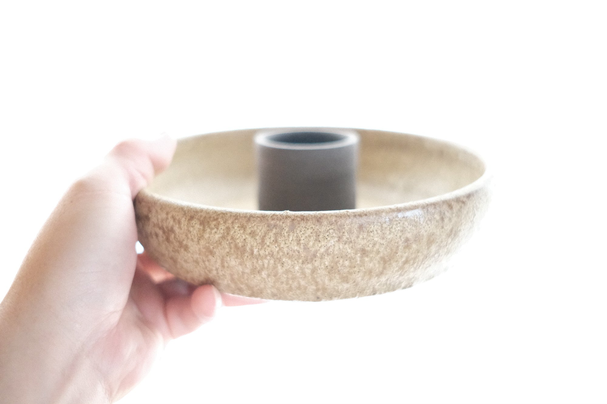 Adam Silverman 陶芸作品《untitled》|直径22cm・月面のような釉薬表情