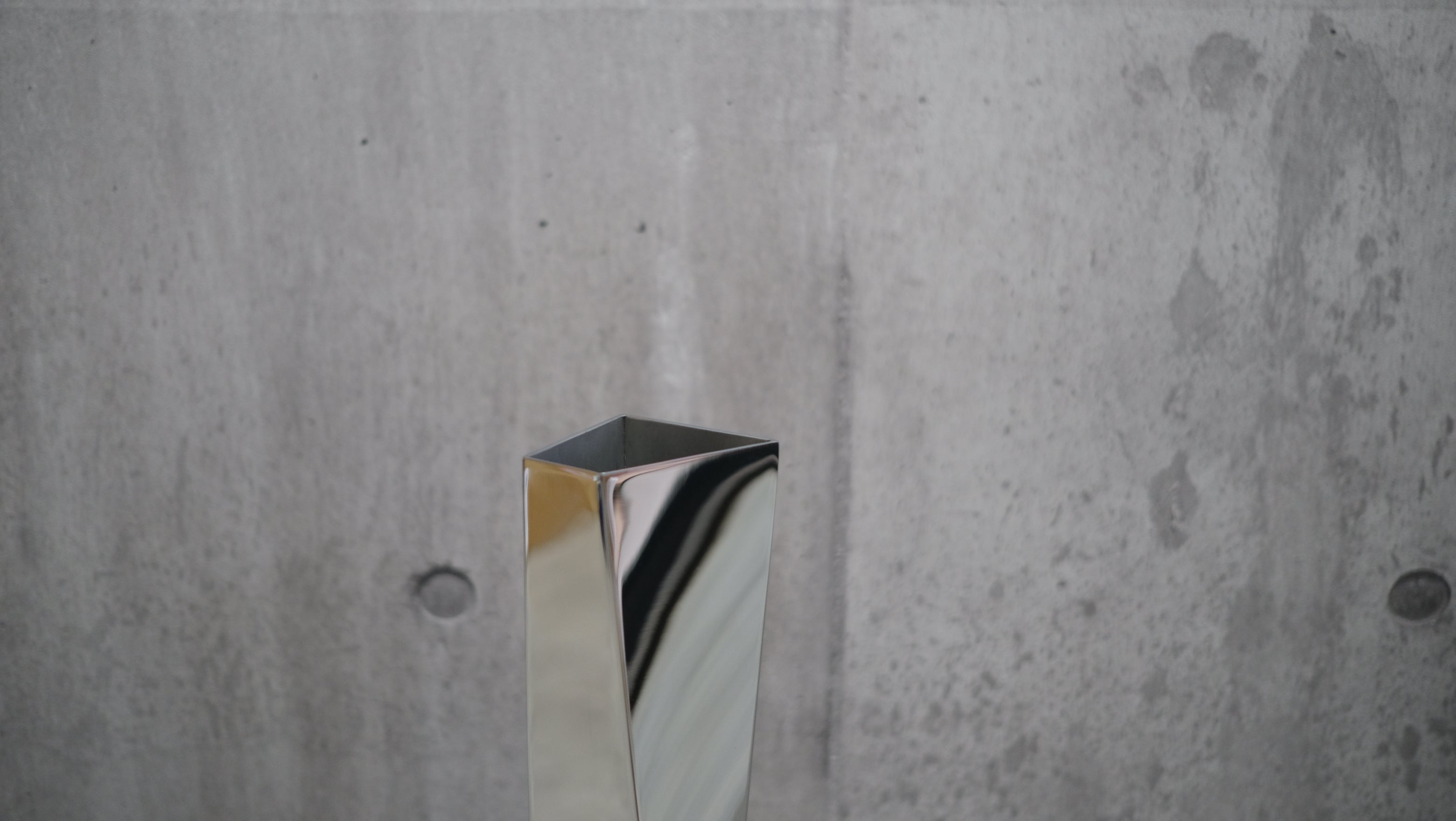 ALESSI アレッシィ 花瓶 Zaha Hadid アンビルトの女王 ザハ・ハディド Crevasse シルバー