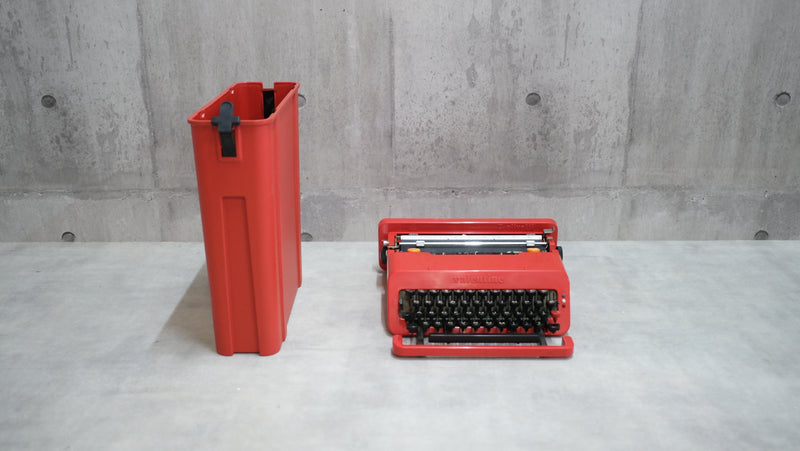 オリベッティ olivetti バレンタイン Valentine タイプライター 赤いバケツ エットーレ・ソットサス Ettore Sottsass スペイン製 MoMA所蔵品
