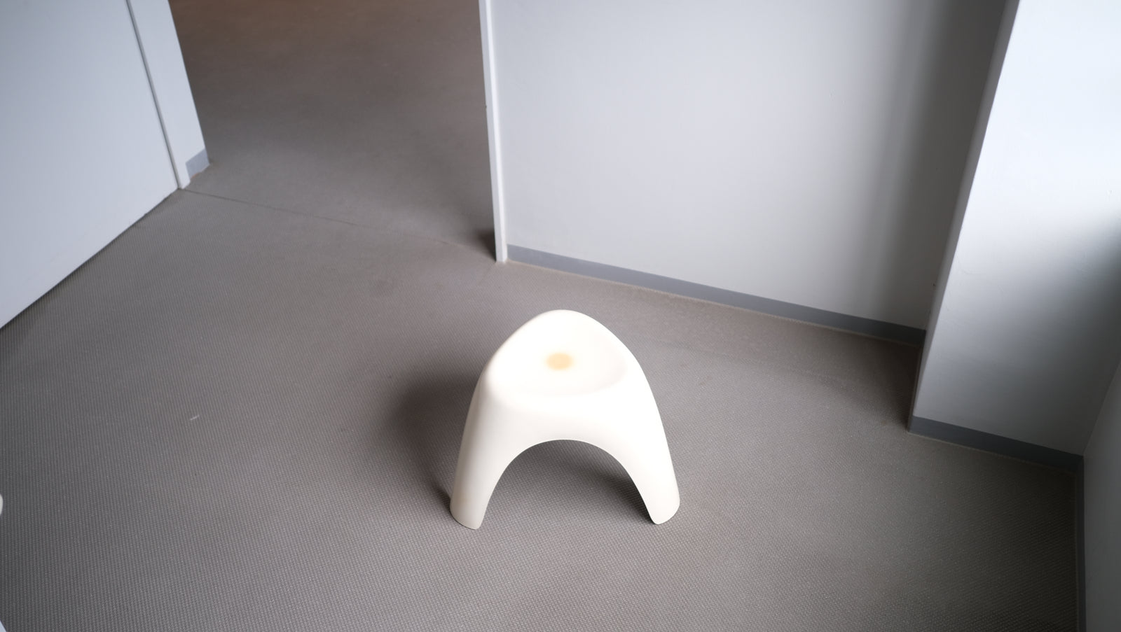 希少】柳宗理 エレファントスツール Elephant Stool ハビタ Habita Chair Yanagi Sori 白 ホワイト –  Helvetica