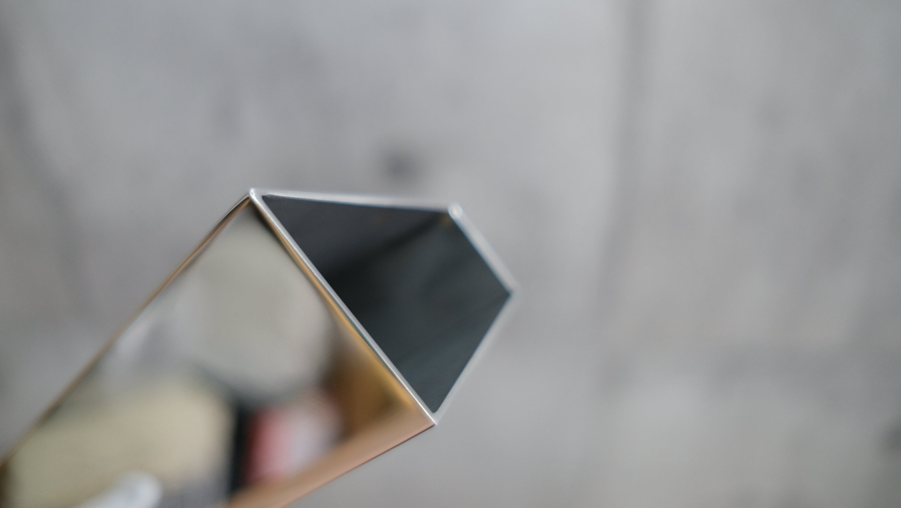ALESSI アレッシィ 花瓶 Zaha Hadid アンビルトの女王 ザハ・ハディド Crevasse シルバー