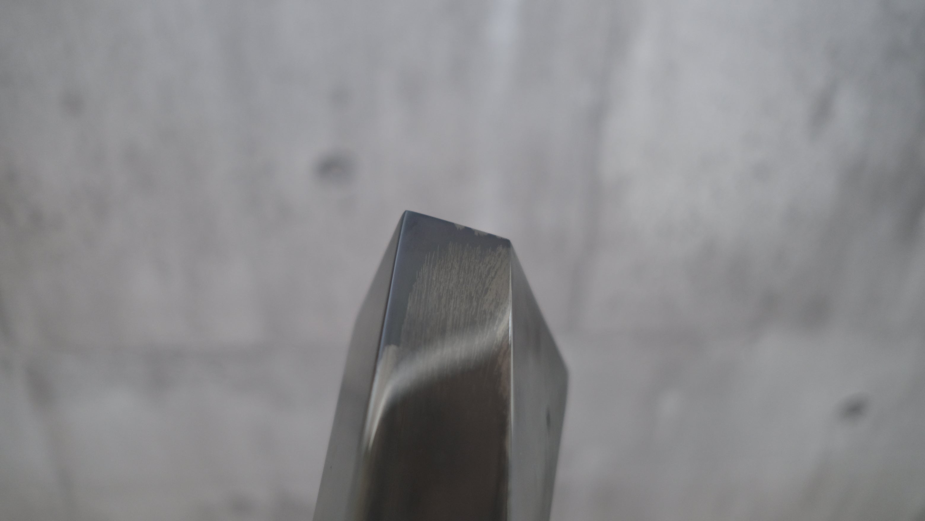 【限定品｜ALESSI】ザハ・ハディッド フラワーベース “CREVASSE” ブラック エディション999