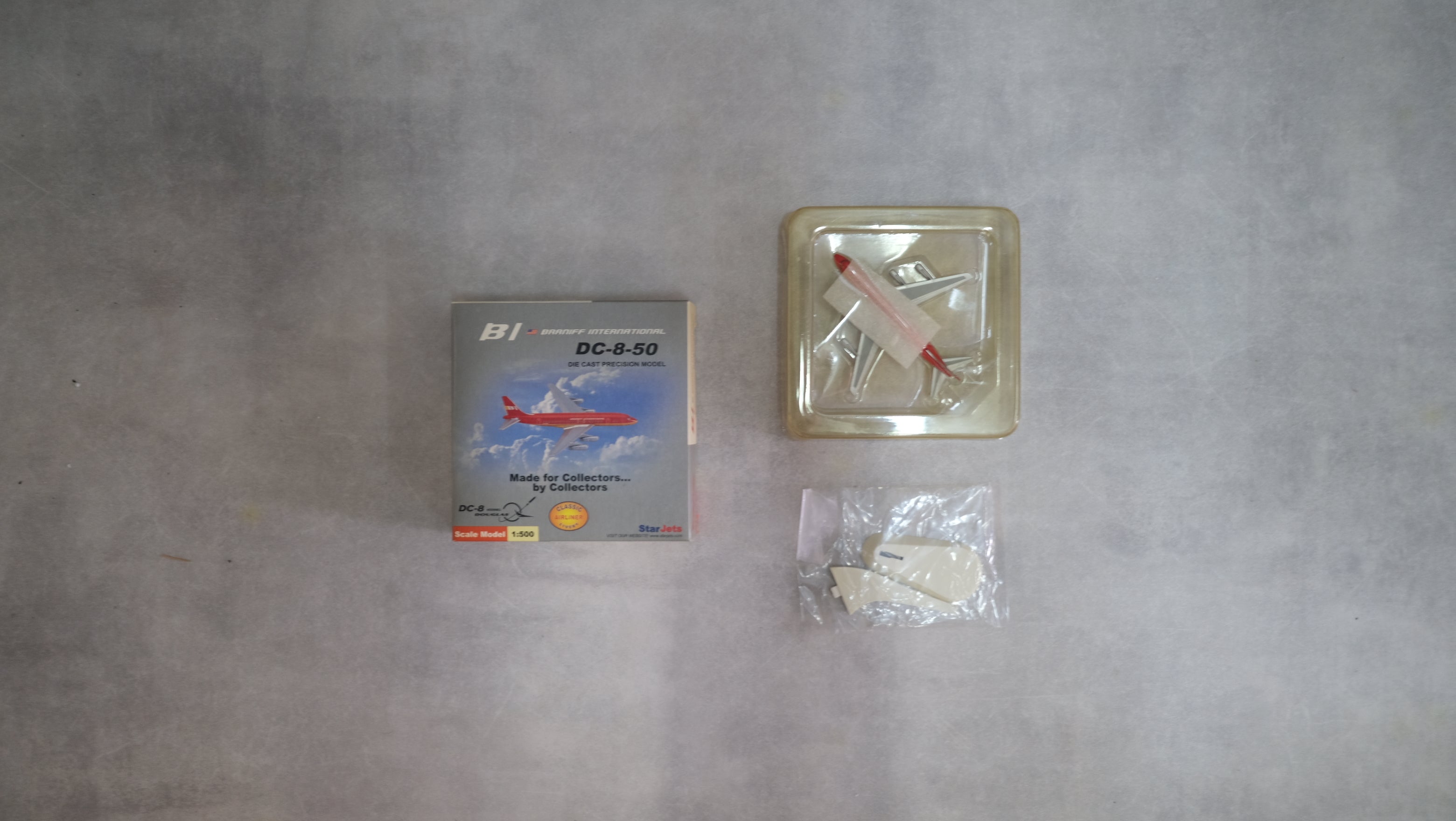 模型飛行機 BRANIFF INTERNATIONAL ブラニフ航空［赤］StarJets DC-8-50 1:500