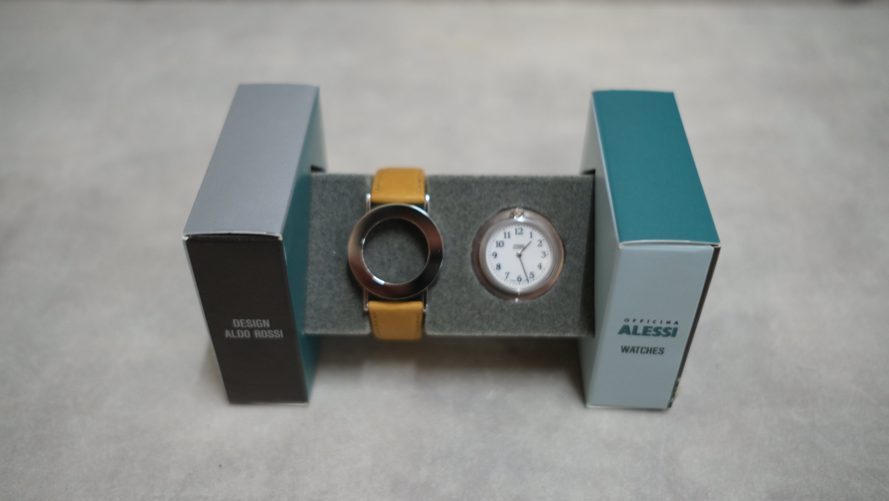 【デットストック・未使用】アルド・ロッシ 男性用腕時計 Aldo Rossi MOMENTO AR1/N 茶ベルト［電池交換済み］
