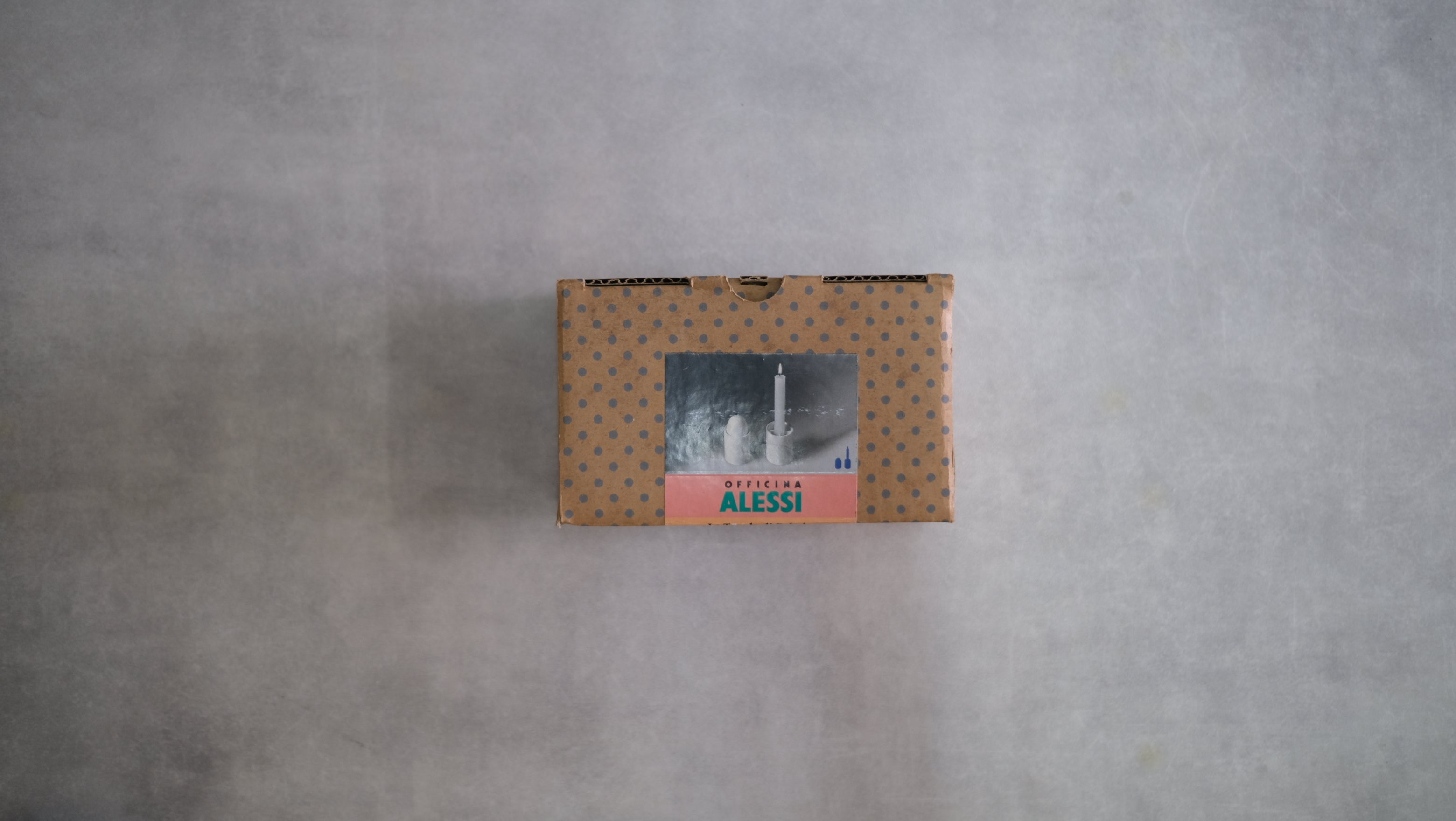 オフィチーナ・アレッシィ OFFICINA ALESSI エンツォ・マリ Enzo Mari Hawaii 90055 エッグスタンド キャンドルホルダー  Egg cup Candlestick ［白］