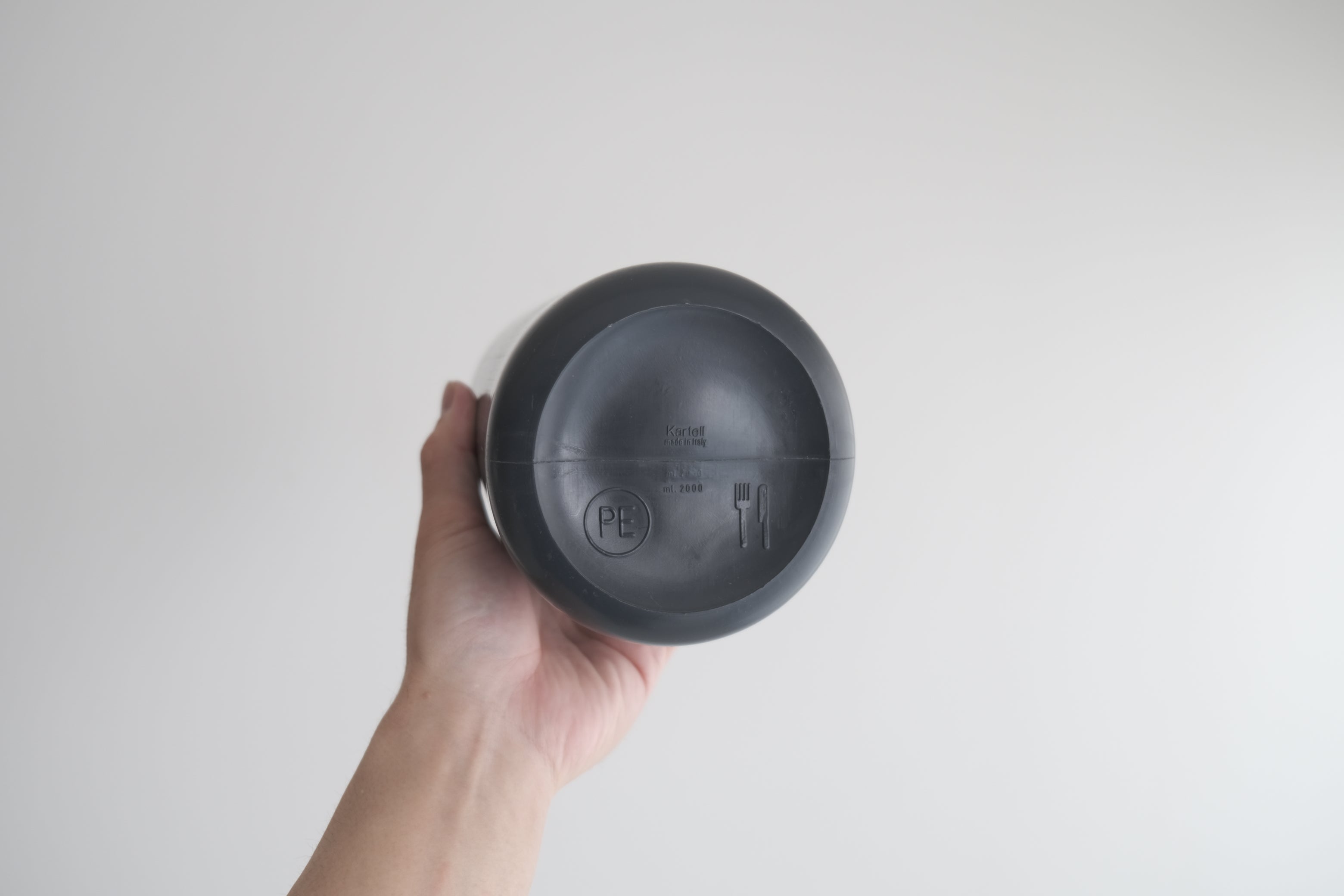 Kartell ラボ用PEボトル 2000ml｜実験器具の美学と存在感
