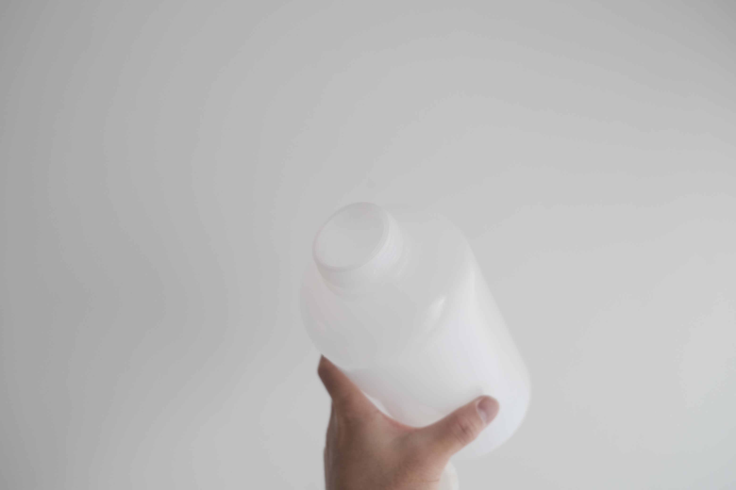 Kartell ラボ用PEボトル ホワイト 2000ml｜実験器具の静脈美