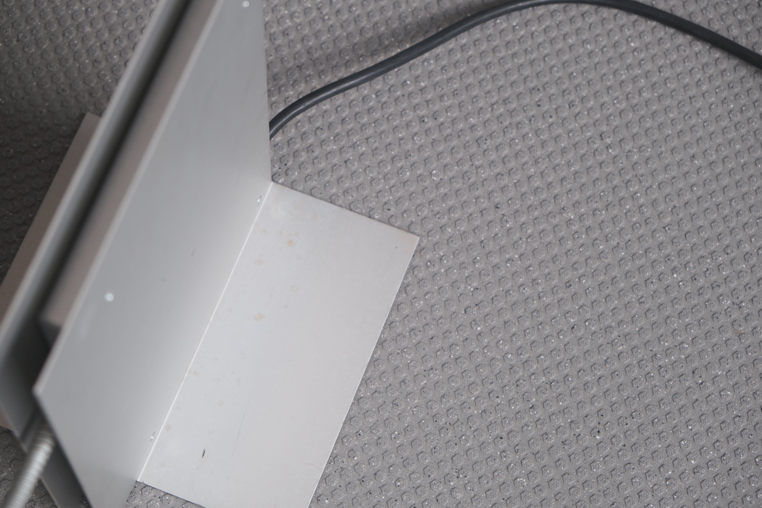 OSKAR Lamp｜Ingo Maurer × Studio NOI｜ブックエンド機能付きテーブルランプ（赤ツマミ残存個体）