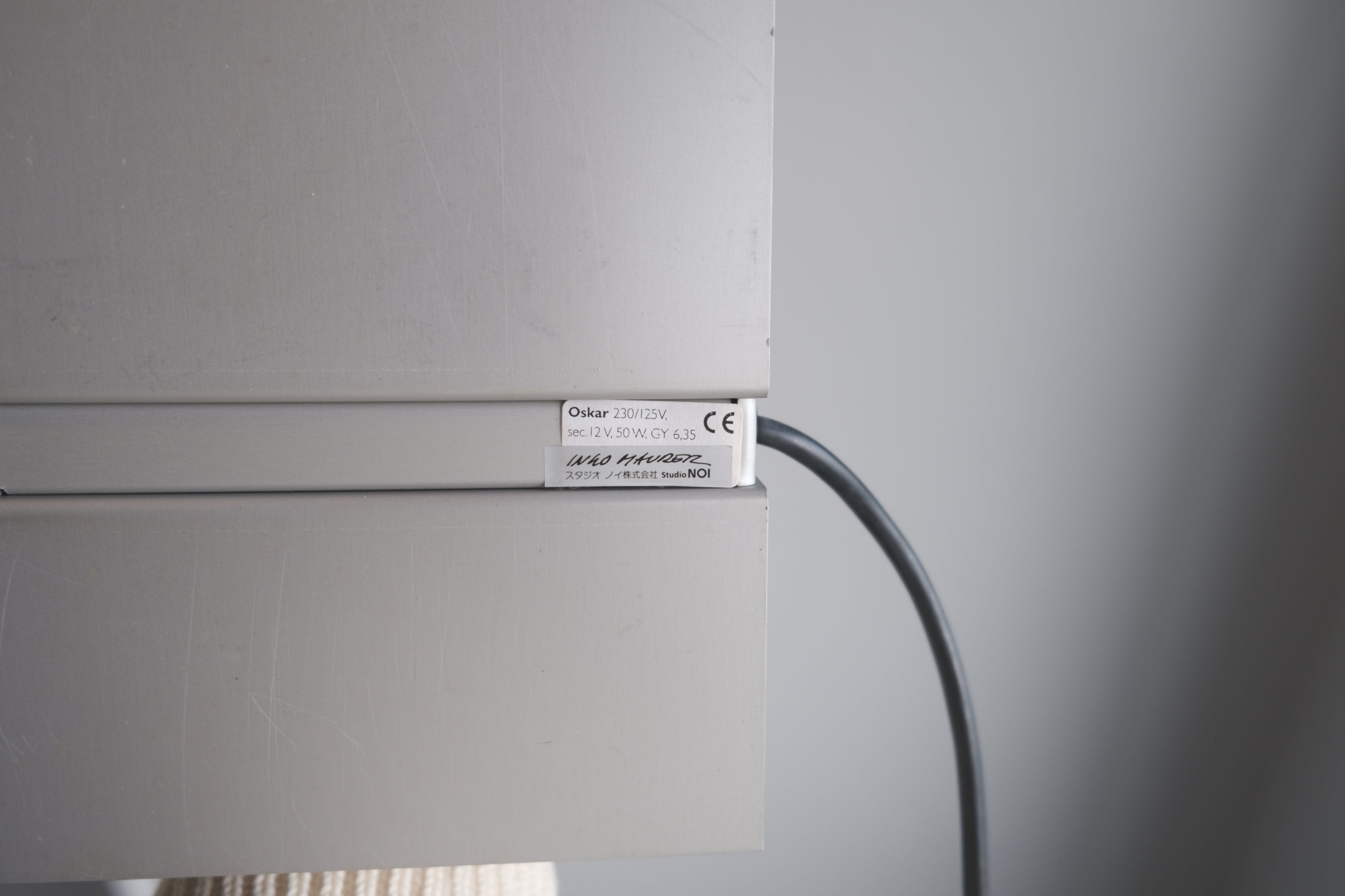 OSKAR Lamp｜Ingo Maurer × Studio NOI｜ブックエンド機能付きテーブルランプ（赤ツマミ残存個体）